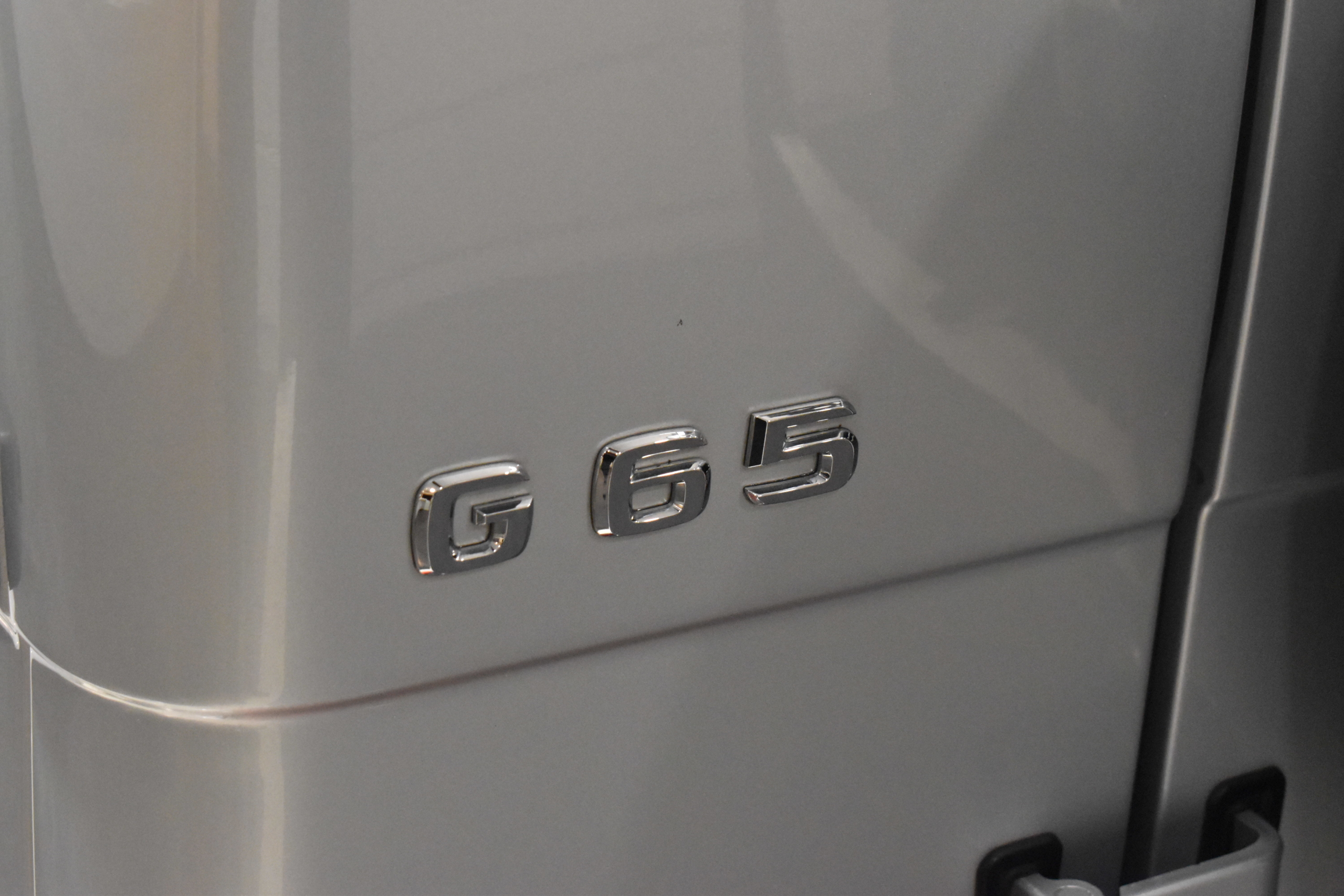 Ｇ６５　Ｖ１２エンジン　ブラバスマフラー　メッキグリル／ホイール　IIDサスペンション　ＥＤ４６３デカール　ｄｅｓｉｇｎｏエクスクルーシブインテリアＰＫＧ（ダイヤモンドステッチ／ｄｅｓｉｇｎｏレザーシート・ダッシュボード