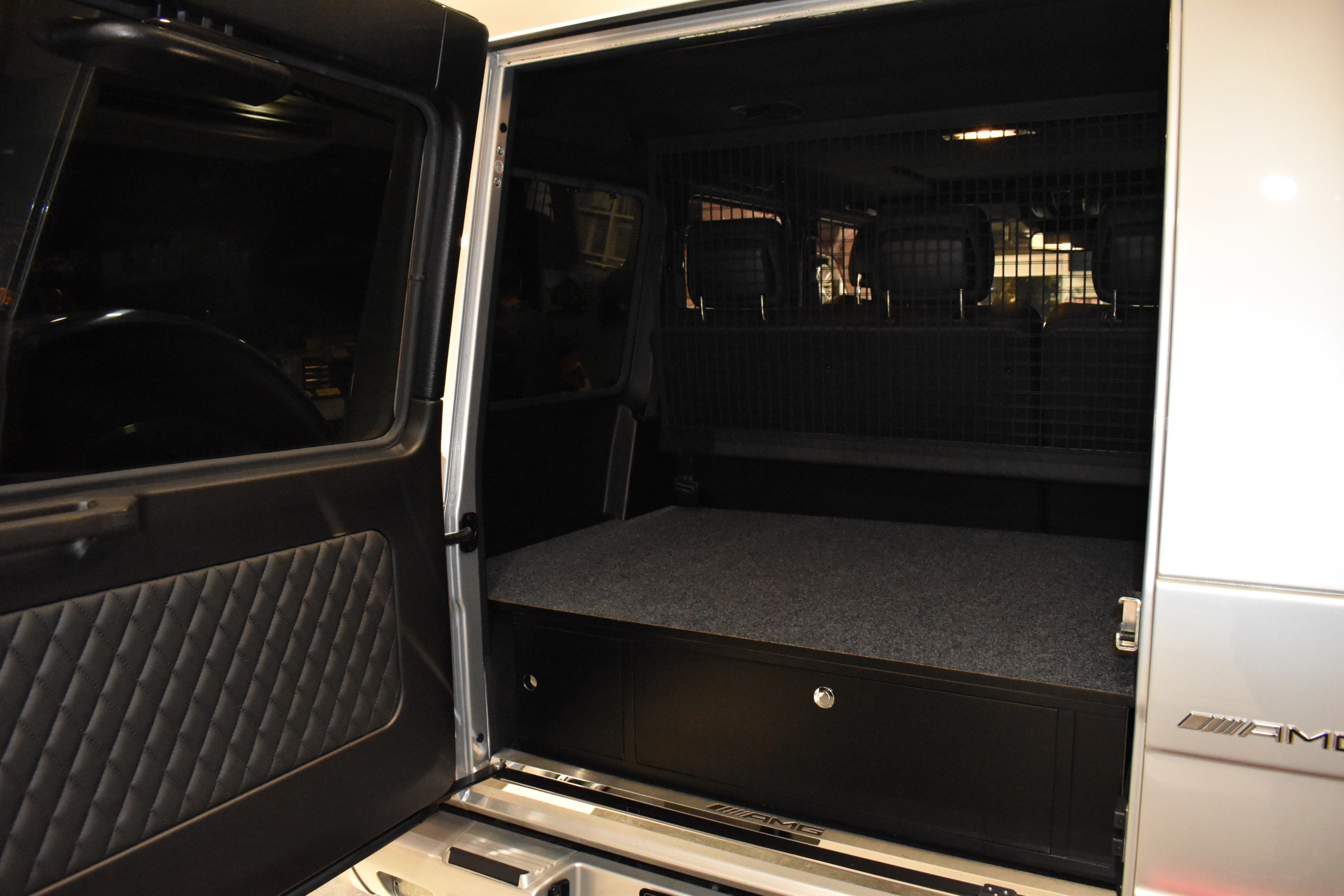 Ｇ６５　Ｖ１２エンジン　ブラバスマフラー　メッキグリル／ホイール　IIDサスペンション　ＥＤ４６３デカール　ｄｅｓｉｇｎｏエクスクルーシブインテリアＰＫＧ（ダイヤモンドステッチ／ｄｅｓｉｇｎｏレザーシート・ダッシュボード