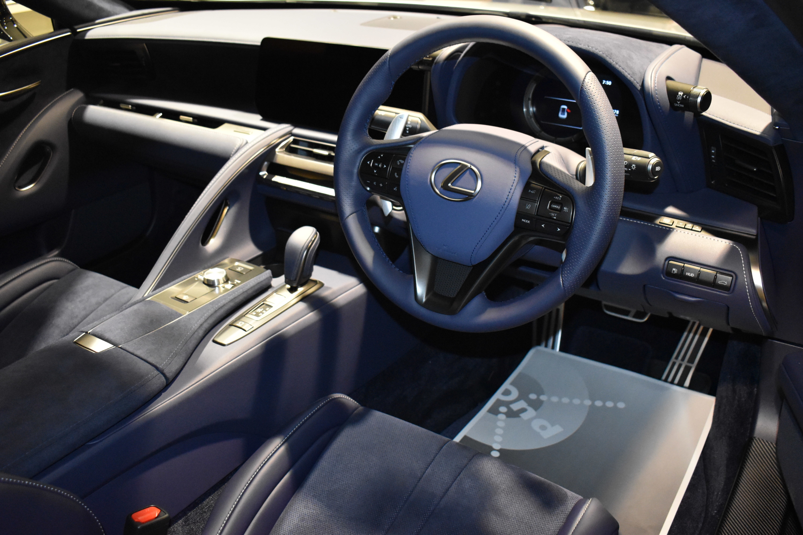 レクサス　LC　エッジ　限定車　新着入庫車両　ボンド大阪　ボンドカーズ　ボンドグループ