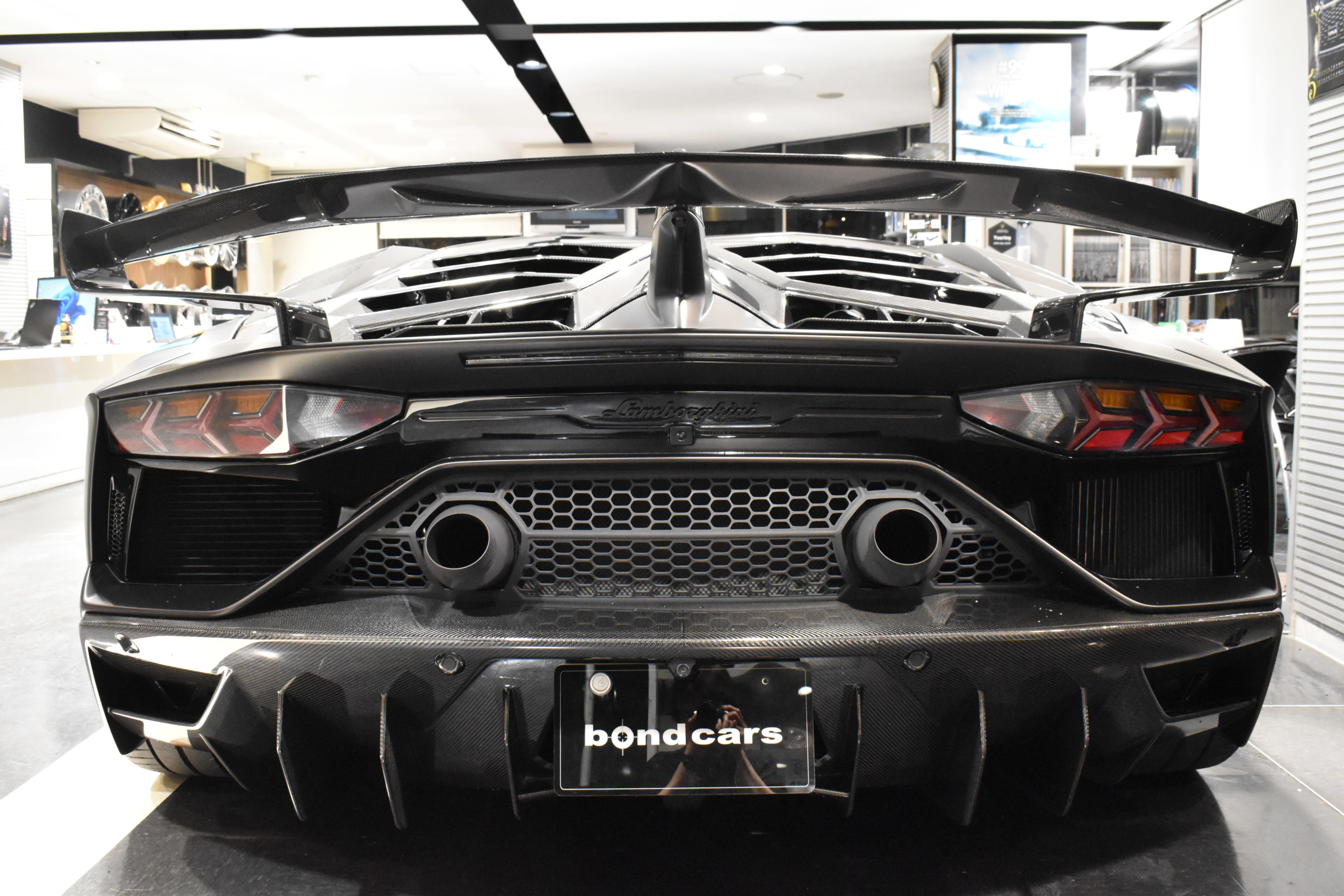 新着入庫車両　ランボルギーニ　アヴェンタドール　SVJ　NOVITEC　ANRKY　ロベルタカップ　ボンドカーズ　ボンド大阪　ボンドグループ