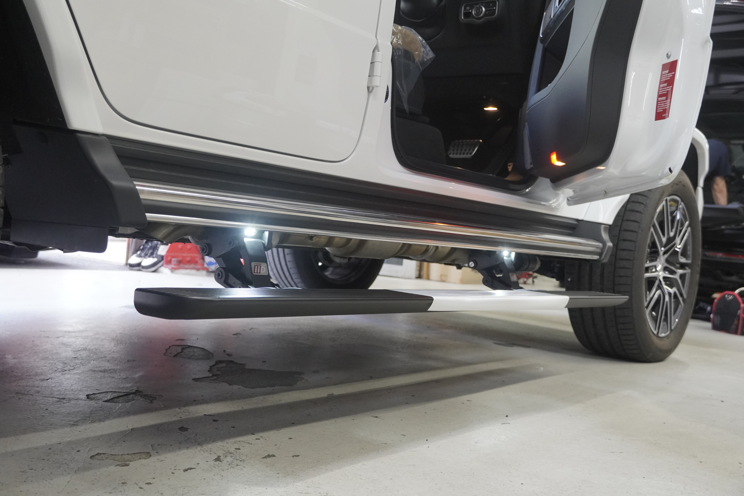 W465 W463A G63 G450d Gクラス　電動サイドステップ　カスタム