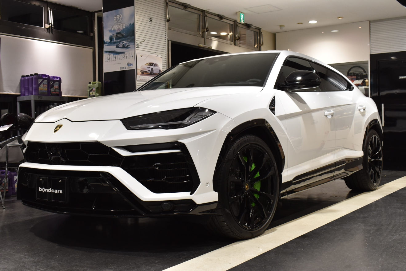 ランボルギーニ　ウルス　左ハンドル　V8　ビアンコモノセレス　新着入庫車両　ボンド大阪　ボンドカーズ