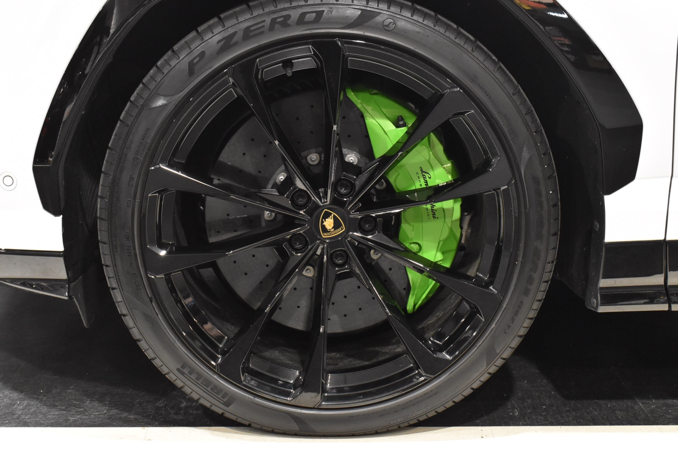 ランボルギーニ　ウルス　左ハンドル　V8　ビアンコモノセレス　新着入庫車両　ボンド大阪　ボンドカーズ