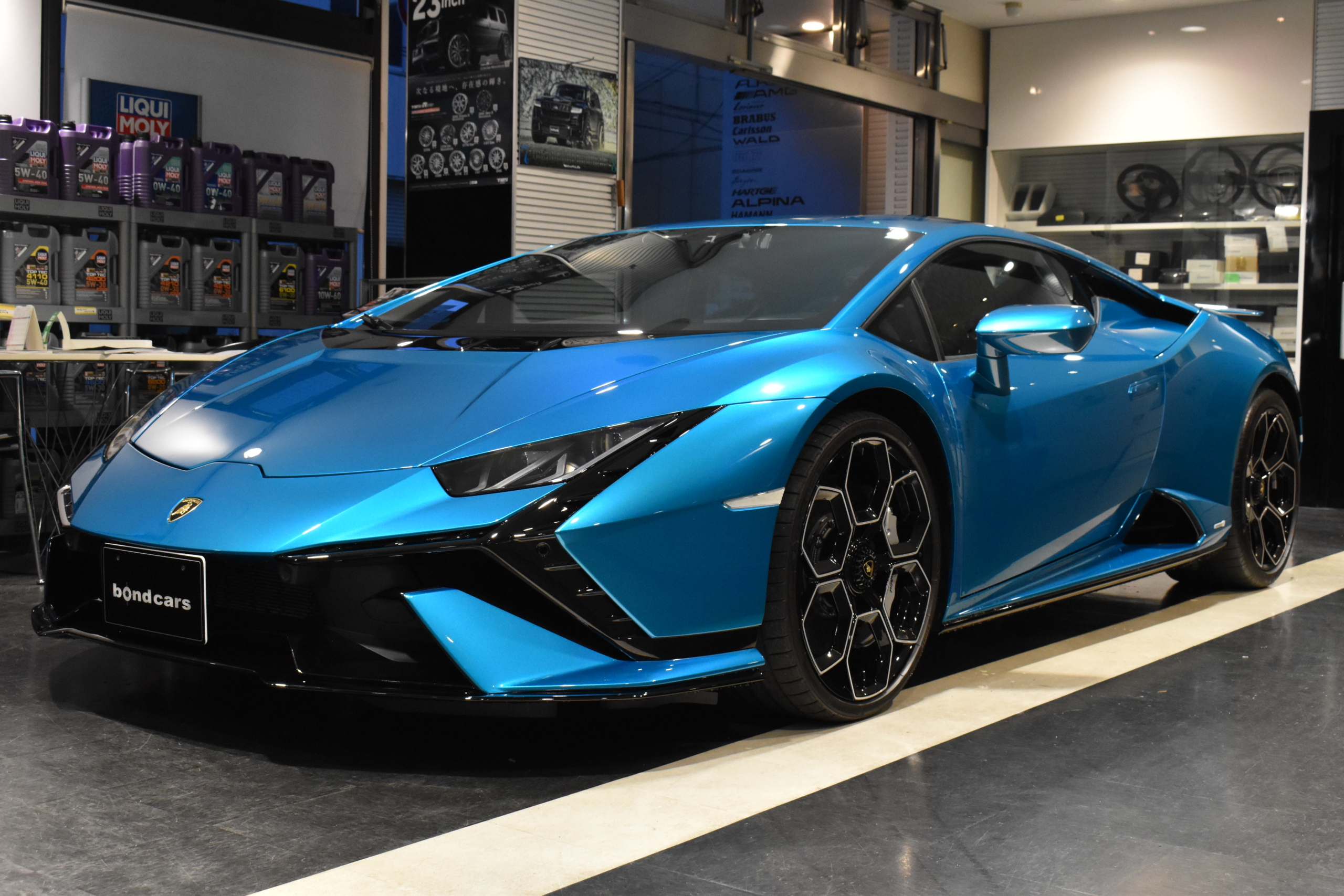 LAMBORGHINI　HURACAN　TECNICA　ボディフルプロテクションフィルム　デジタルインナーミラー　OPカラーBluUranus　スタイルパック　ダーククローム＆カーボンツイルパック　リアバンパーシャイニーブラック　ディフューザーボディカラー　リアカーボンボンネット　DAMISO ダイヤモンドカット20インチホイール　Sensonumサウンド　スポーツシート