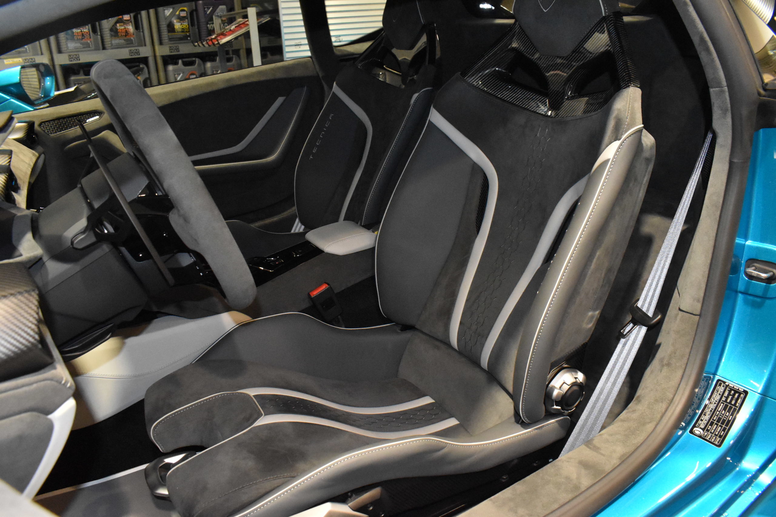 ランボルギーニ　ウラカン　テクニカ　新着入庫車両　ボンド大阪　ボンドカーズ