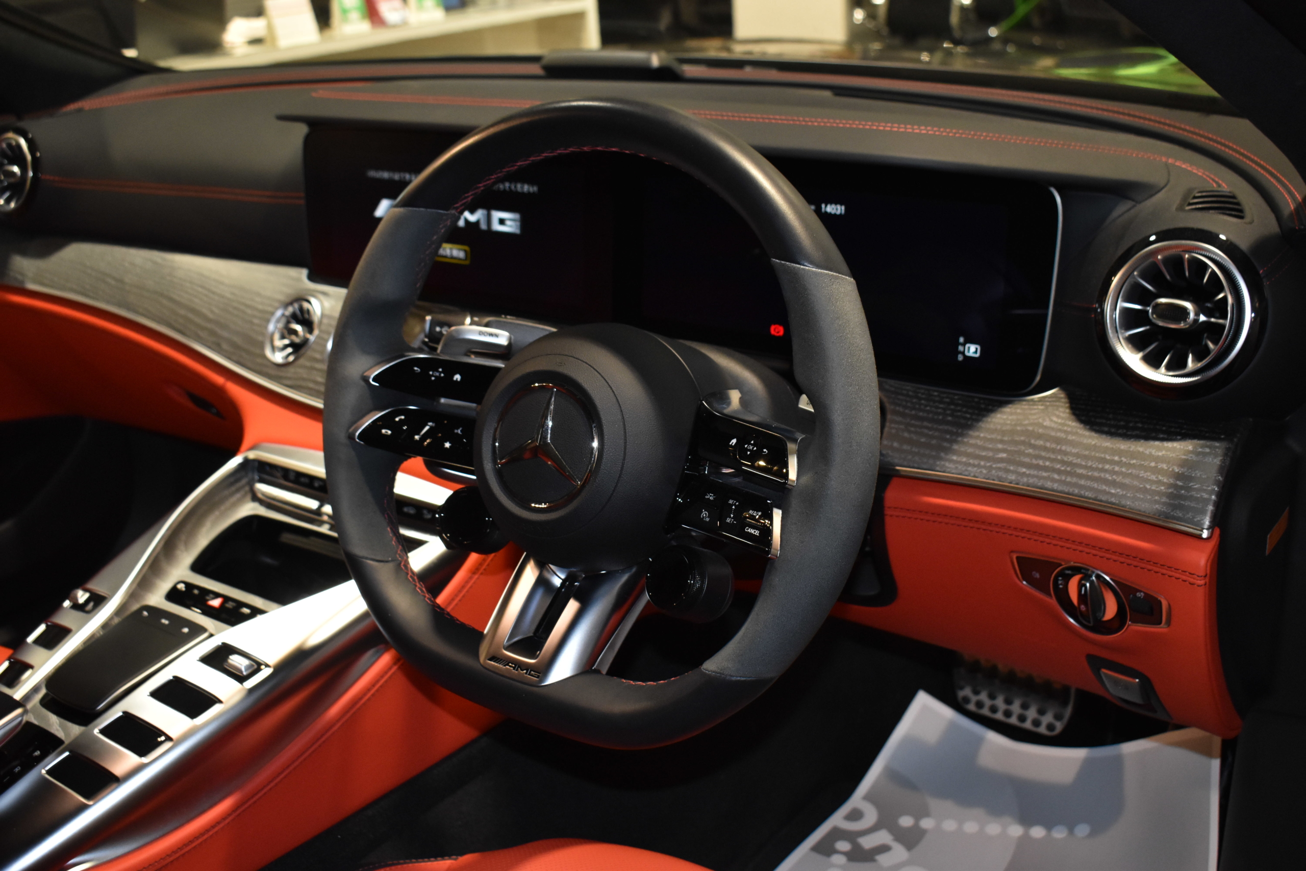 メルセデスAMG　GT53４ドアクーペ　グラファイトグレーマグノ　ナッパフルレザー/レッド　パノラミックルーフ　AMGダイナミックパッケージ 　BCフォージド22インチホイール+ロワリングKIT