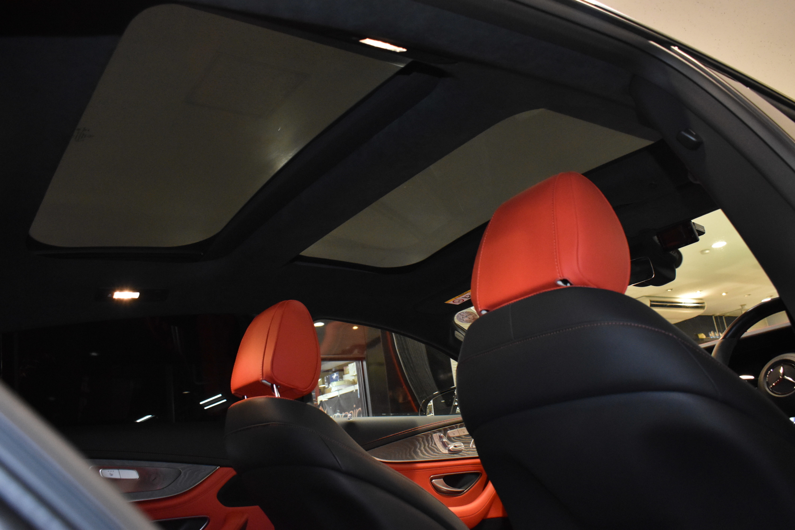 メルセデスAMG　GT53４ドアクーペ　グラファイトグレーマグノ　ナッパフルレザー/レッド　パノラミックルーフ　AMGダイナミックパッケージ 　BCフォージド22インチホイール+ロワリングKIT