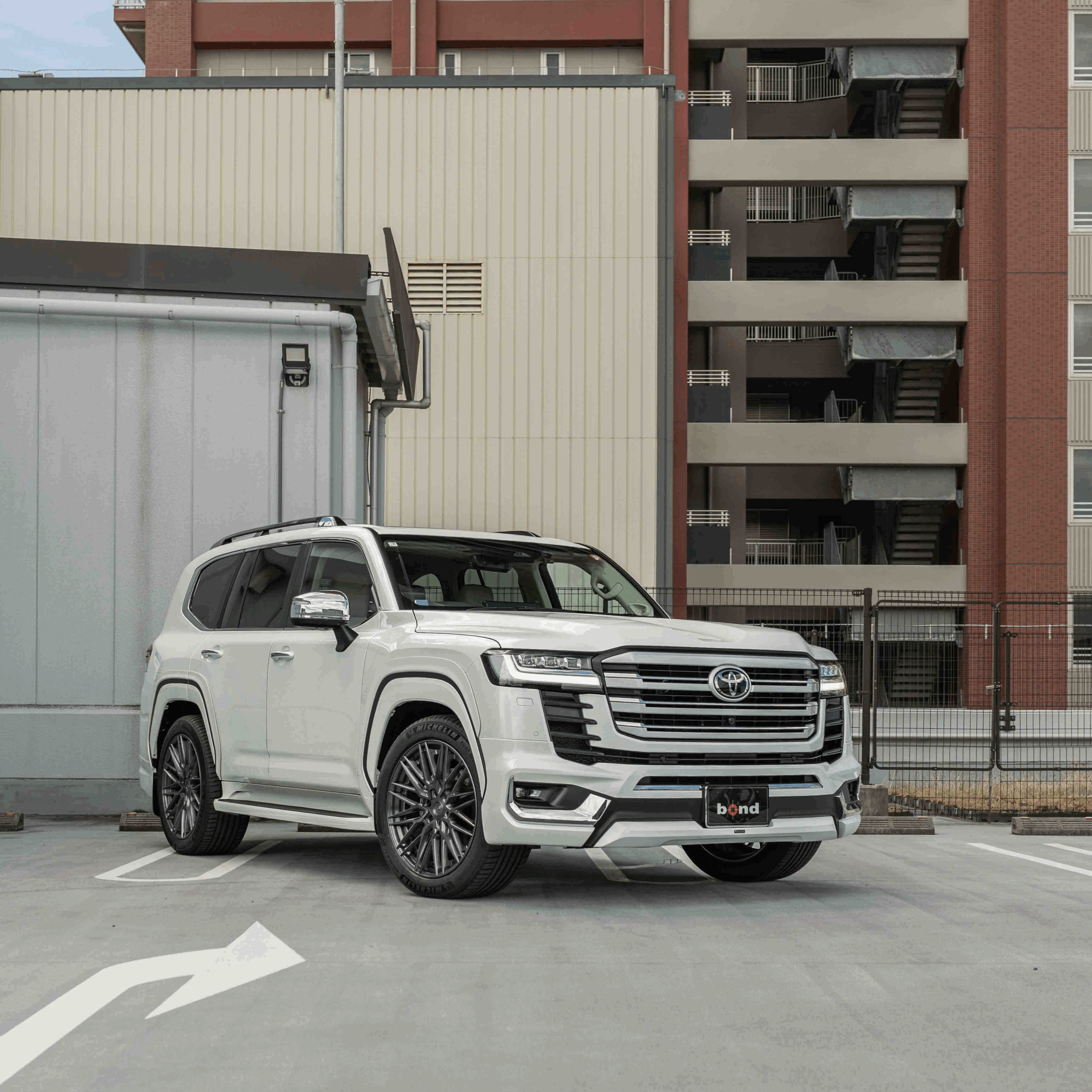 ランドクルーザー300に、BCforged 22インチホイール ＆ RSRダウンサス