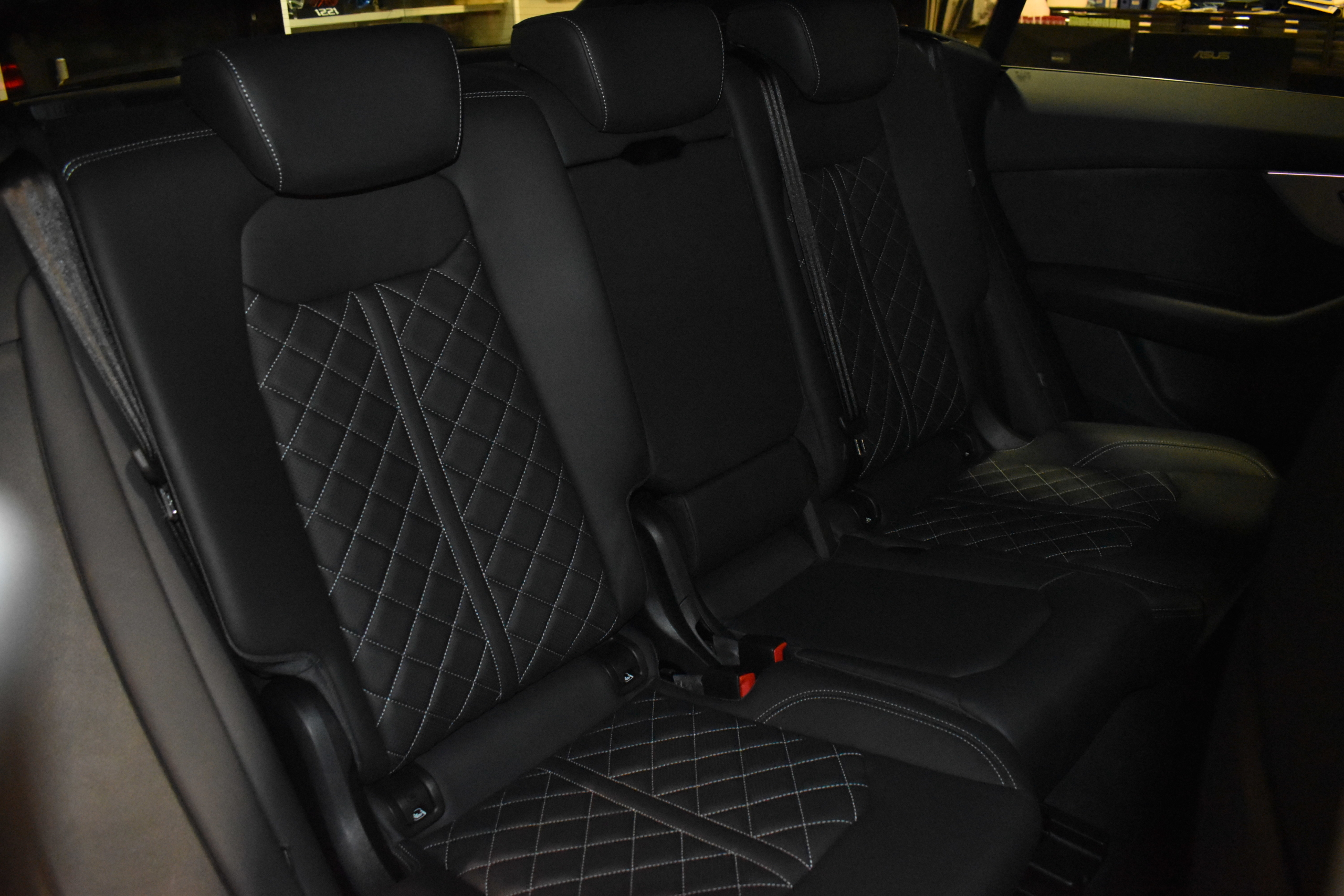 Audi Q8 55TFSI quattro Slineプラスパッケージ　コンフォートアシスタンスパッケージ　パノラマサンルーフ　レッドキャリパー　各部ブラックアウト