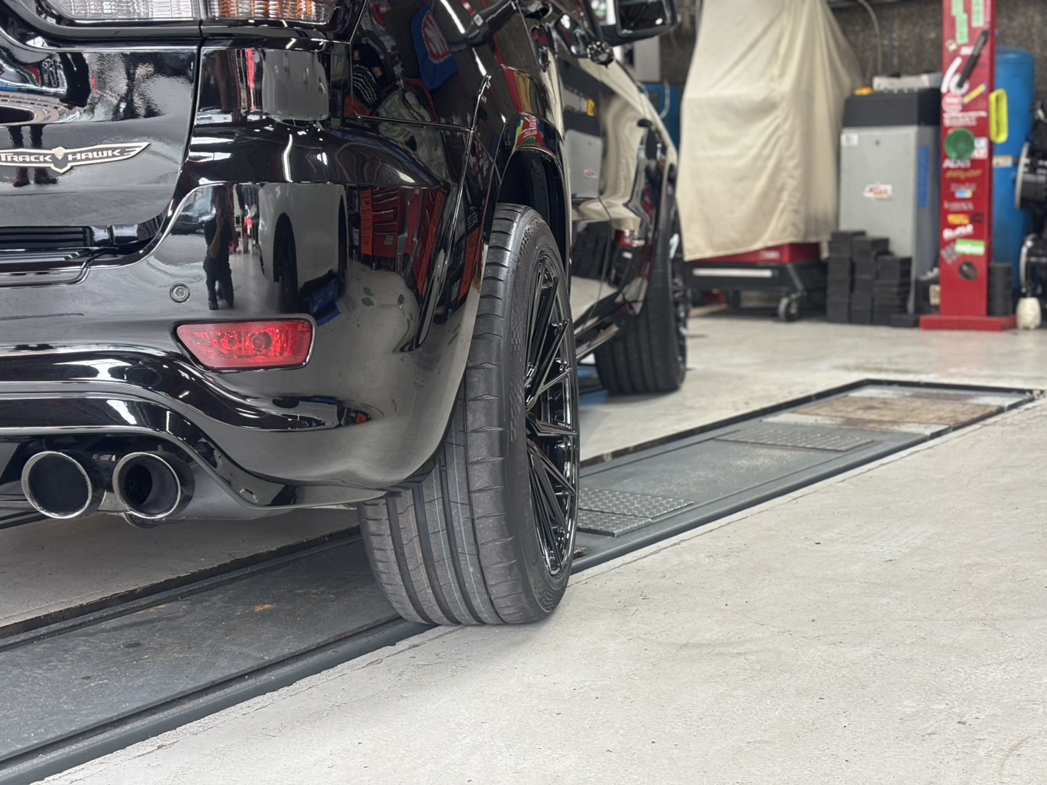 JEEP　グランドテェロキー　トラックホーク　VOSSEN　HF4-T　22インチAW　カスタム　ボンド大阪