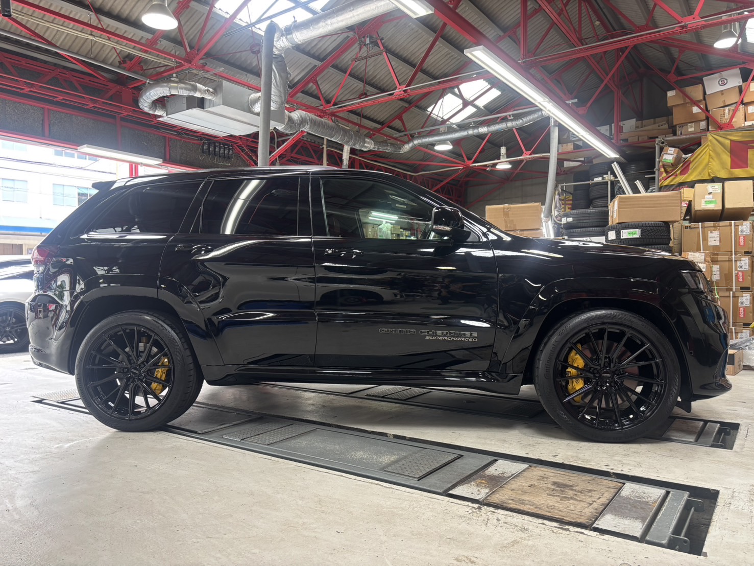 JEEP　グランドテェロキー　トラックホーク　VOSSEN　HF4-T　22インチAW　カスタム　ボンド大阪