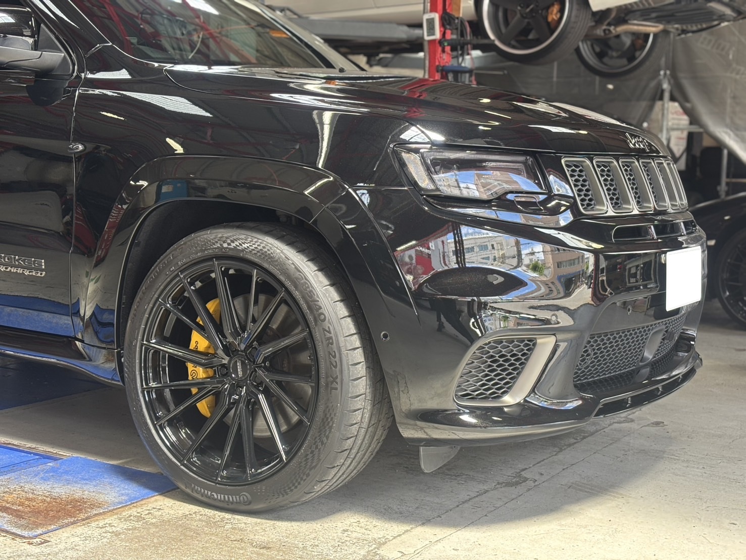 JEEP　グランドテェロキー　トラックホーク　VOSSEN　HF4-T　22インチAW　カスタム　ボンド大阪