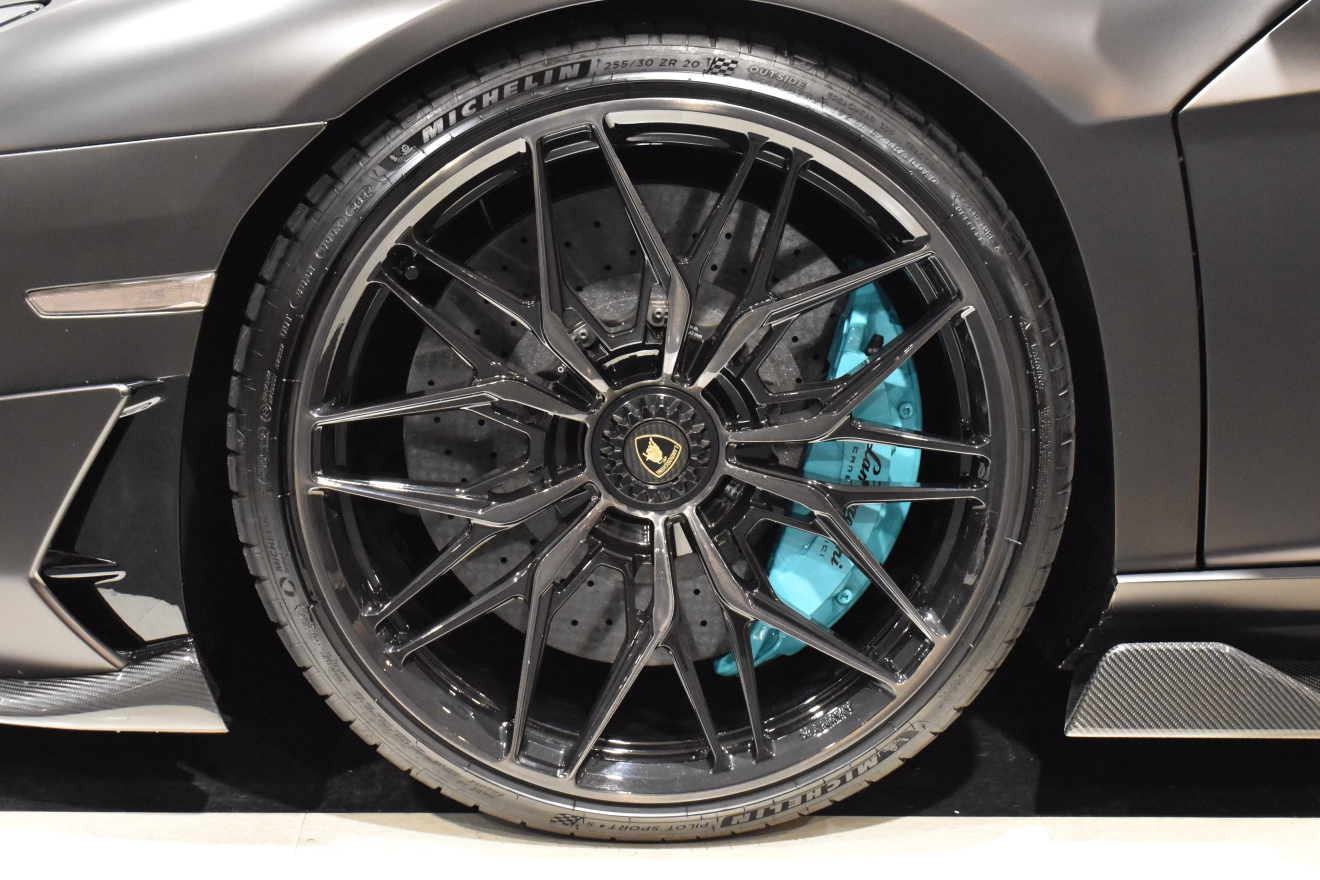 ランボルギーニ　アヴェンタドール　SVJ　世界限定車　NOVITEC　カスタム多数　ボンド大阪　ボンドカーズ