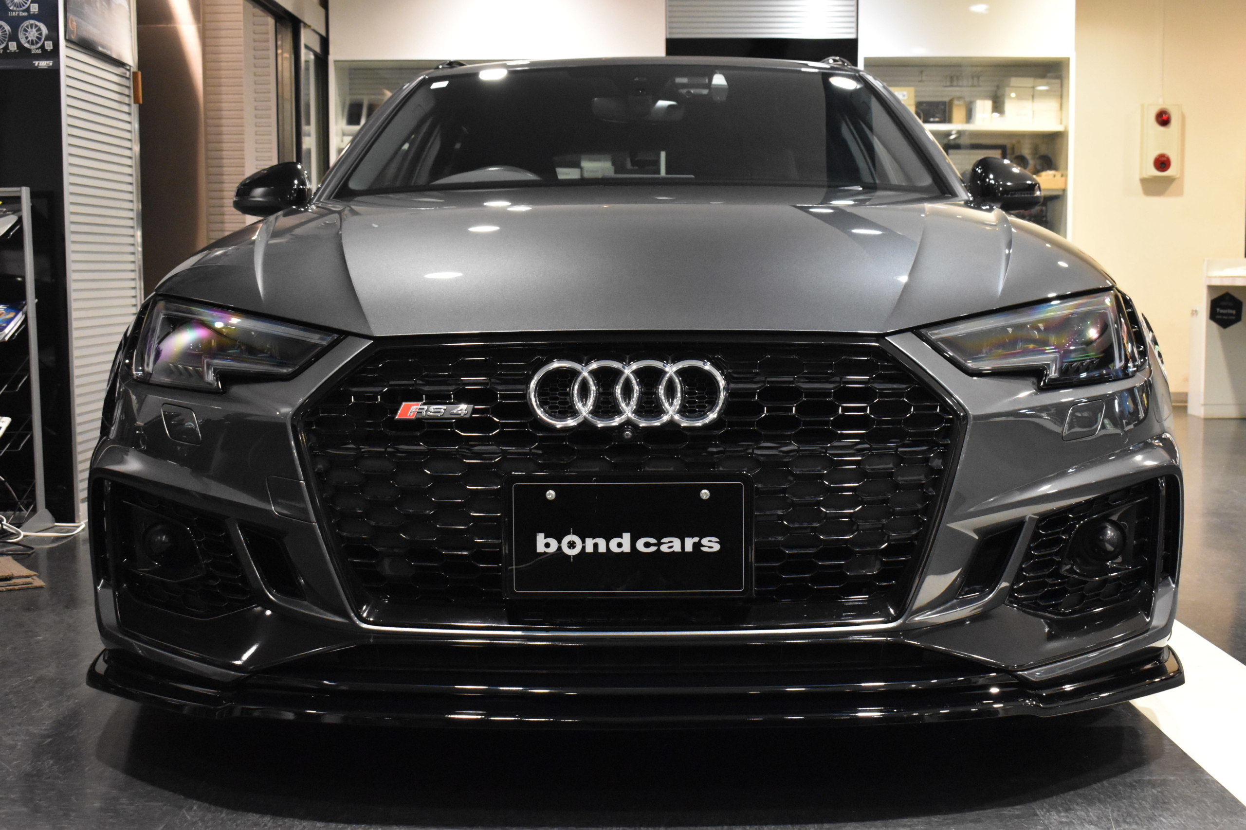 Audi RS4Avant アシスタンスパッケージ RSスポーツエキゾーストシステム HREホイール KW-HAS マクストンフロントスポイラー