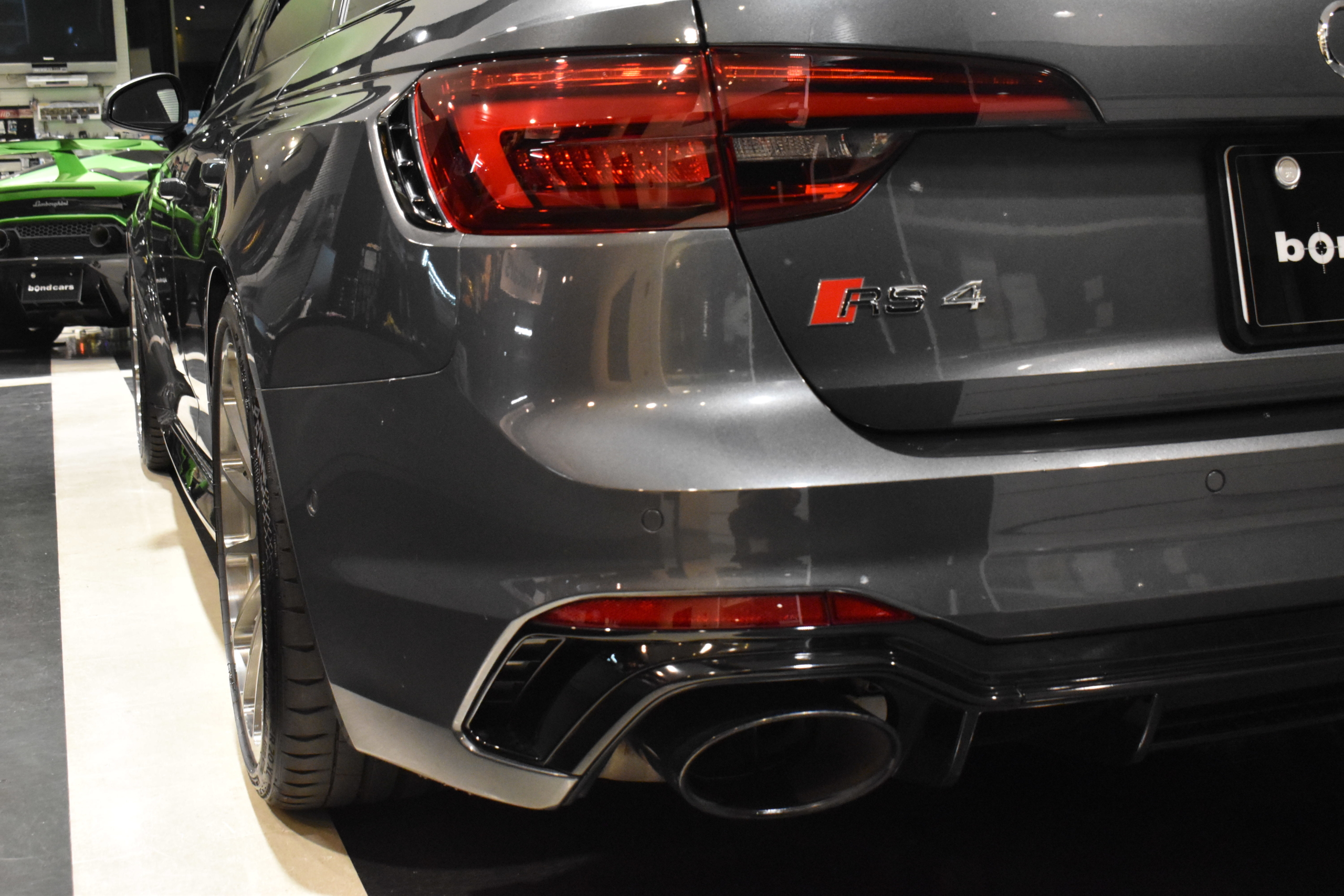 Audi RS4Avant アシスタンスパッケージ RSスポーツエキゾーストシステム HREホイール KW-HAS マクストンフロントスポイラー