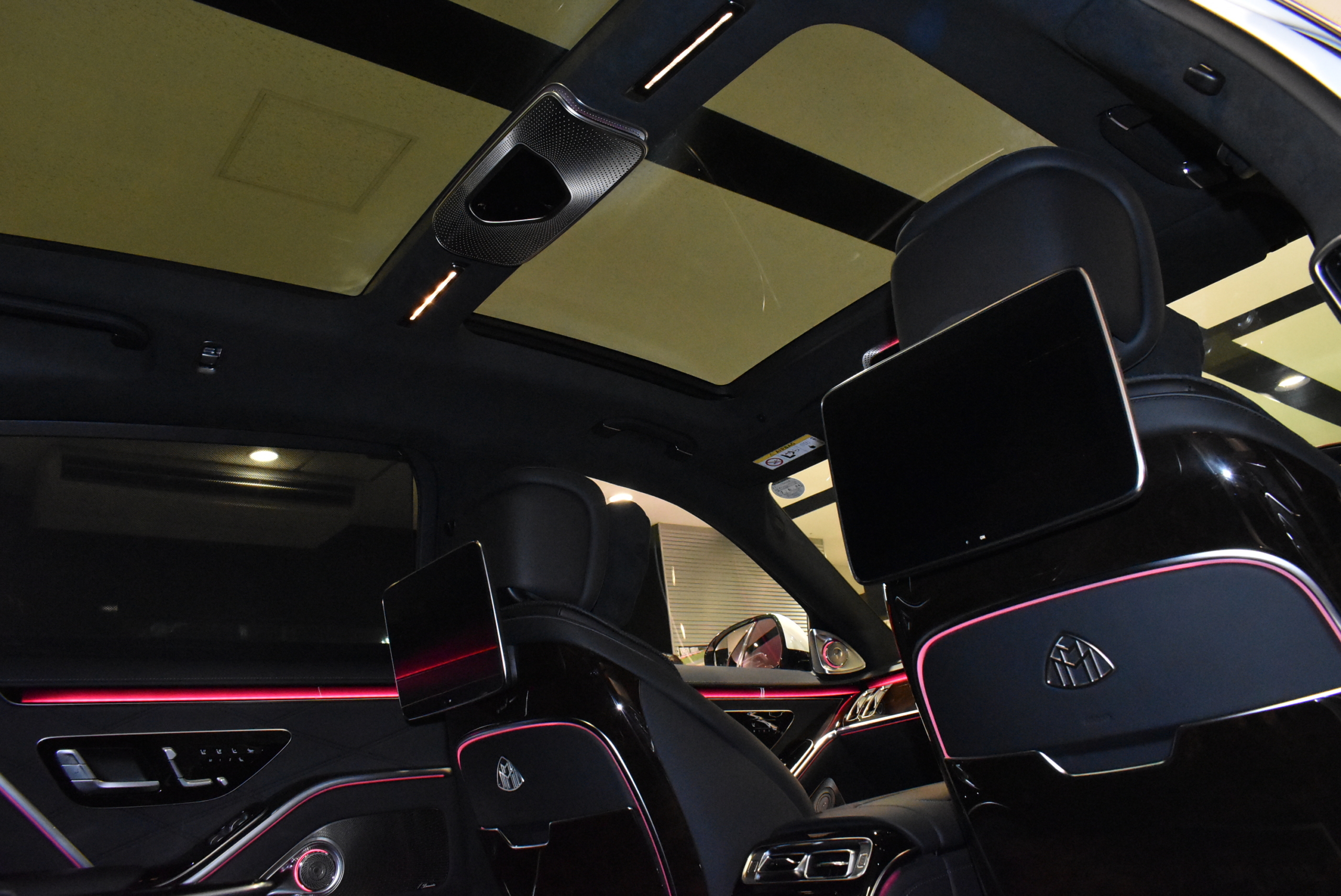 S580マイバッハ　4マチック　 ダイヤモンドホワイト　右Ｈ　 ブルメスターサウンドSYSTEM　 ドライバーズPKG