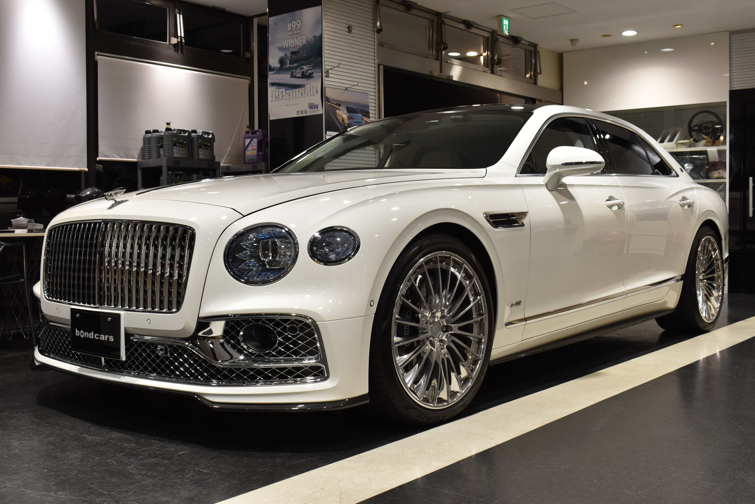 ベントレーフライングスパーW12 FIRST ED ローディングディスプレイ カーボンエアロPKG HRE22インチAW ローダウン