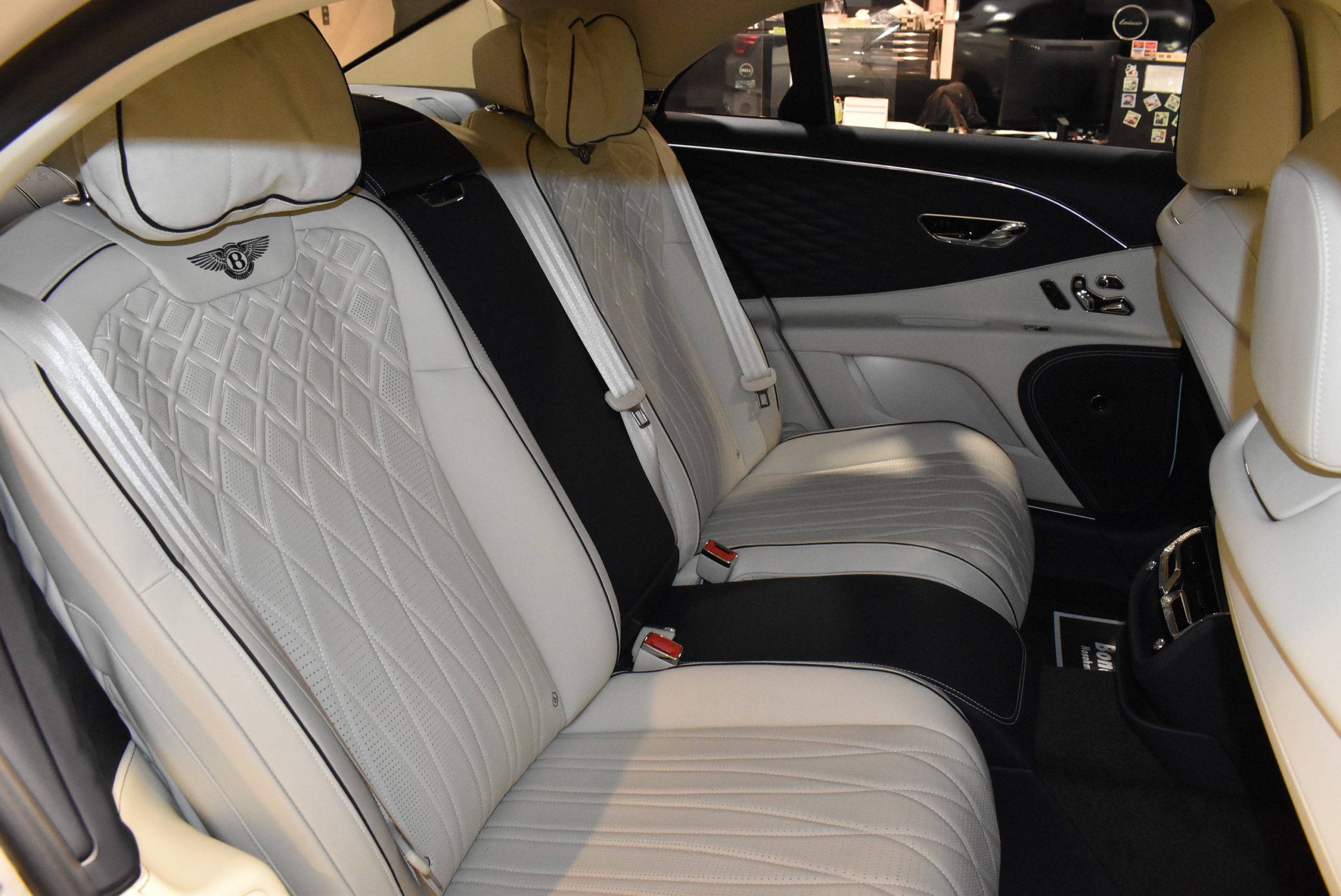 ベントレーフライングスパーW12 FIRST ED ローディングディスプレイ カーボンエアロPKG HRE22インチAW ローダウン