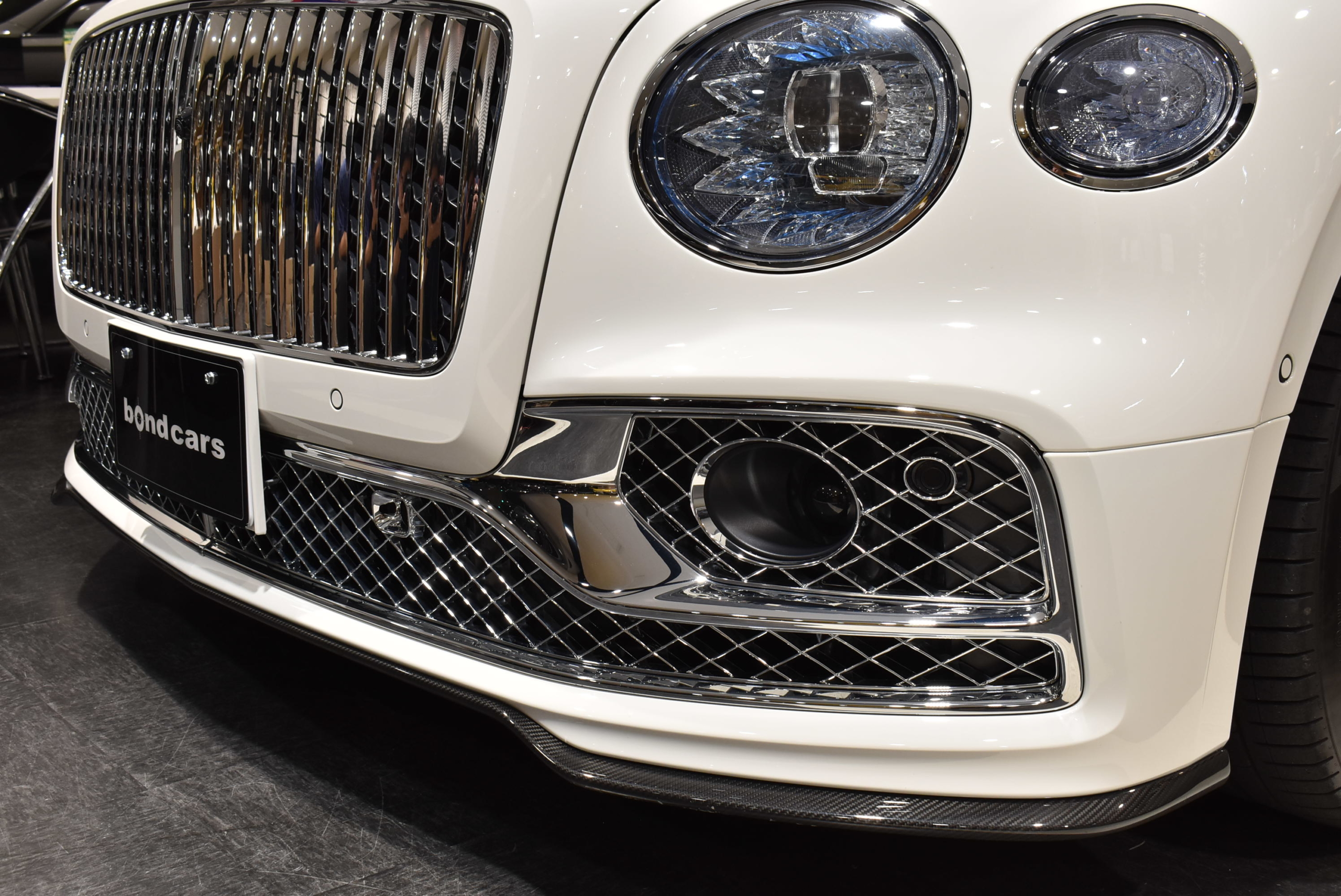 ベントレーフライングスパーW12 FIRST ED ローディングディスプレイ カーボンエアロPKG HRE22インチAW ローダウン