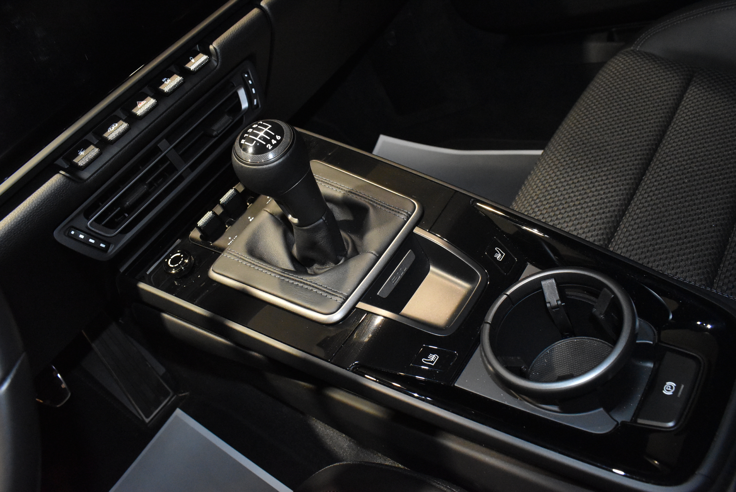 PORSCHE　992.1　CarreraT　6MT　スポーツクロノパッケージ　スポーツエギゾースト　フロントリフティング　シートヒーター　360°カメラ　レーダー&ドライブレコーダー