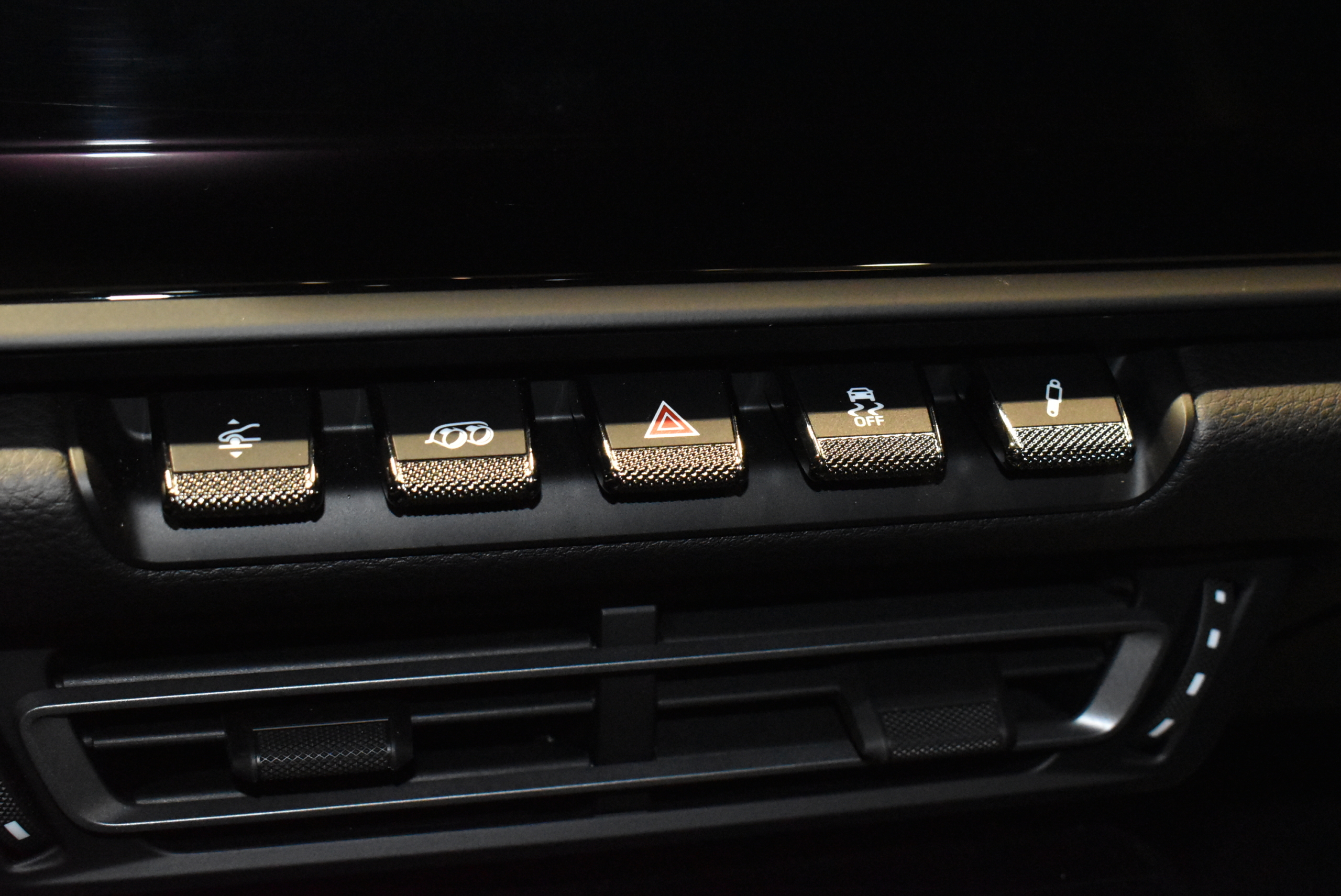 PORSCHE　992.1　CarreraT　6MT　スポーツクロノパッケージ　スポーツエギゾースト　フロントリフティング　シートヒーター　360°カメラ　レーダー&ドライブレコーダー