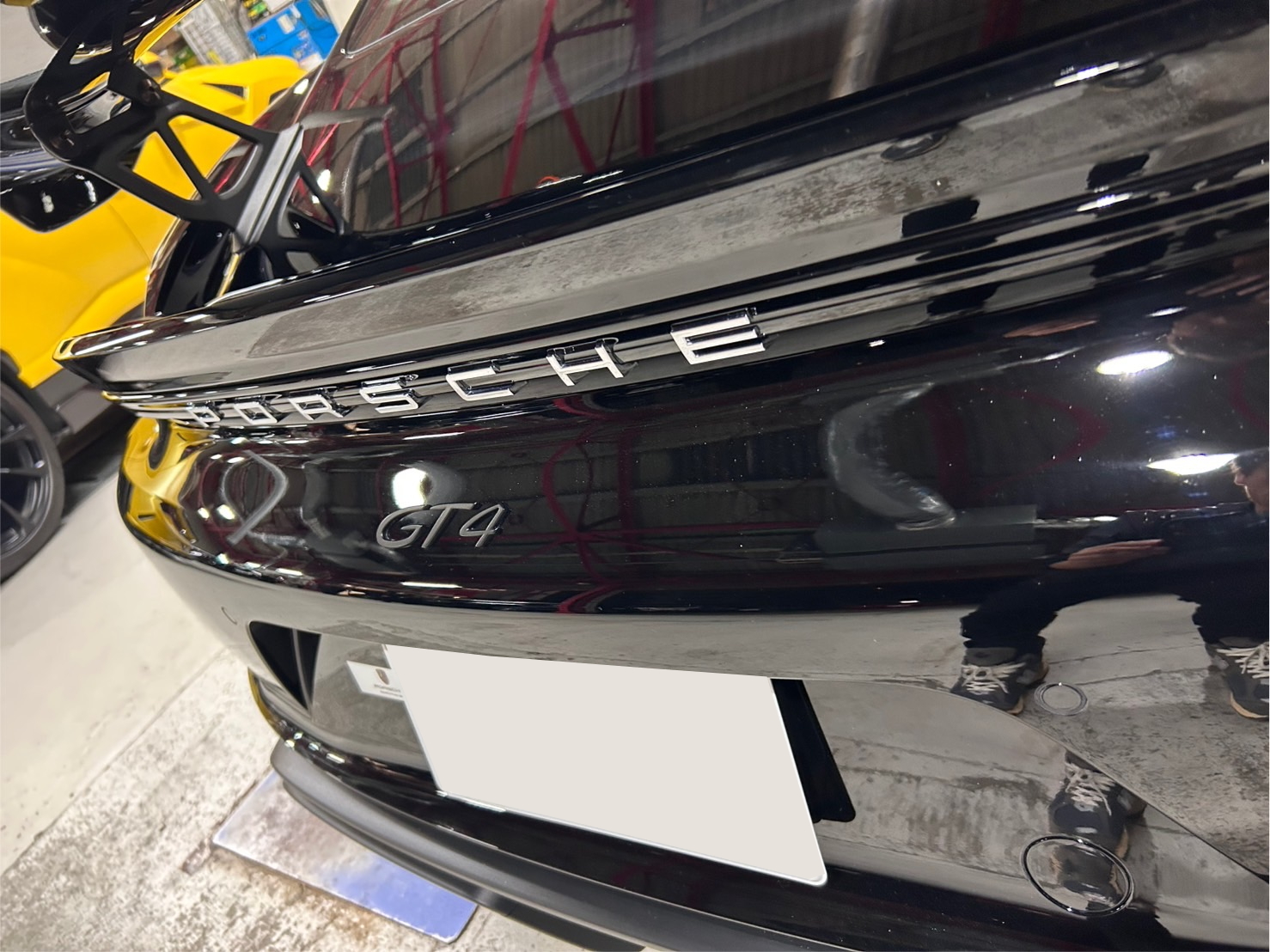 718 ケイマン GT4 エンブレム ブラックアウト