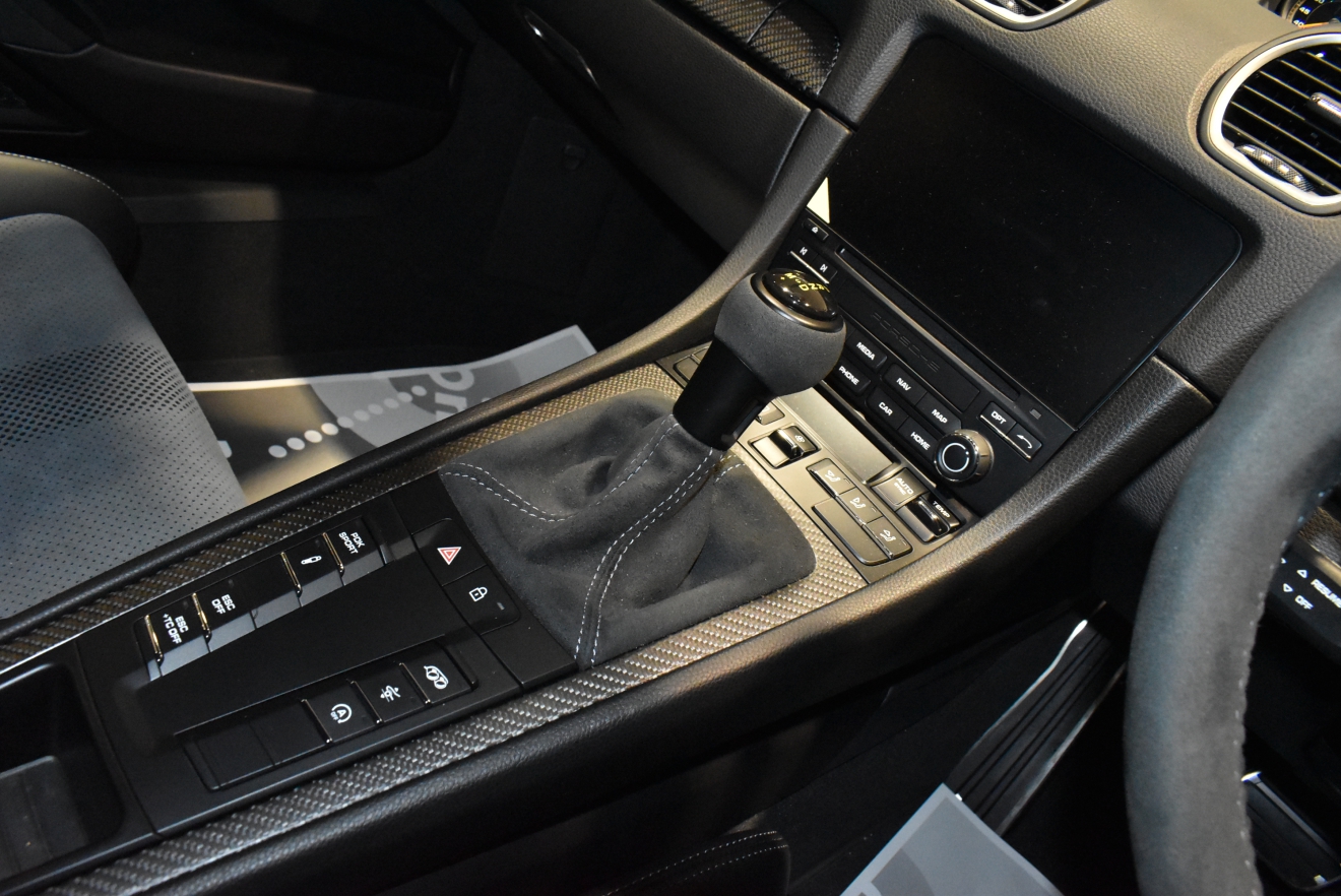 ポルシェ　Porsche　ケイマン　GT4RS　スポーツパッケージ　GTシルバー　新着入庫車両　ボンド大阪　ボンドカーズ　ボンドグルプ