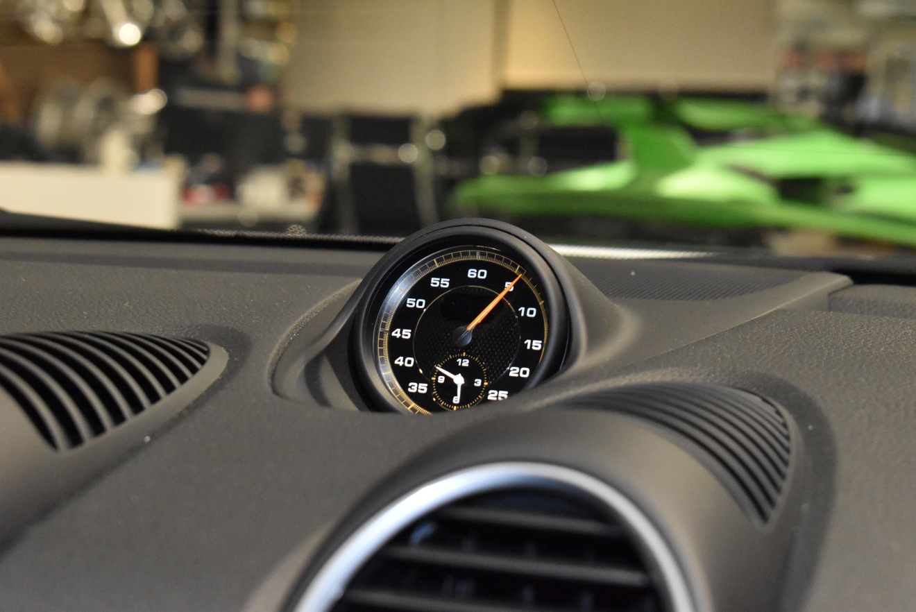 ポルシェ　Porsche　ケイマン　GT4RS　スポーツパッケージ　GTシルバー　新着入庫車両　ボンド大阪　ボンドカーズ　ボンドグルプ