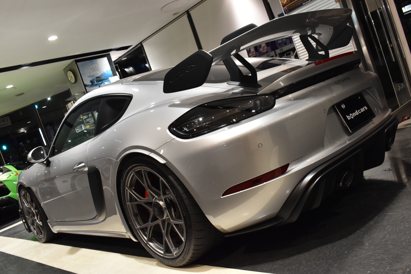 ポルシェ　Porsche　ケイマン　GT4RS　スポーツパッケージ　GTシルバー　新着入庫車両　ボンド大阪　ボンドカーズ　ボンドグルプ