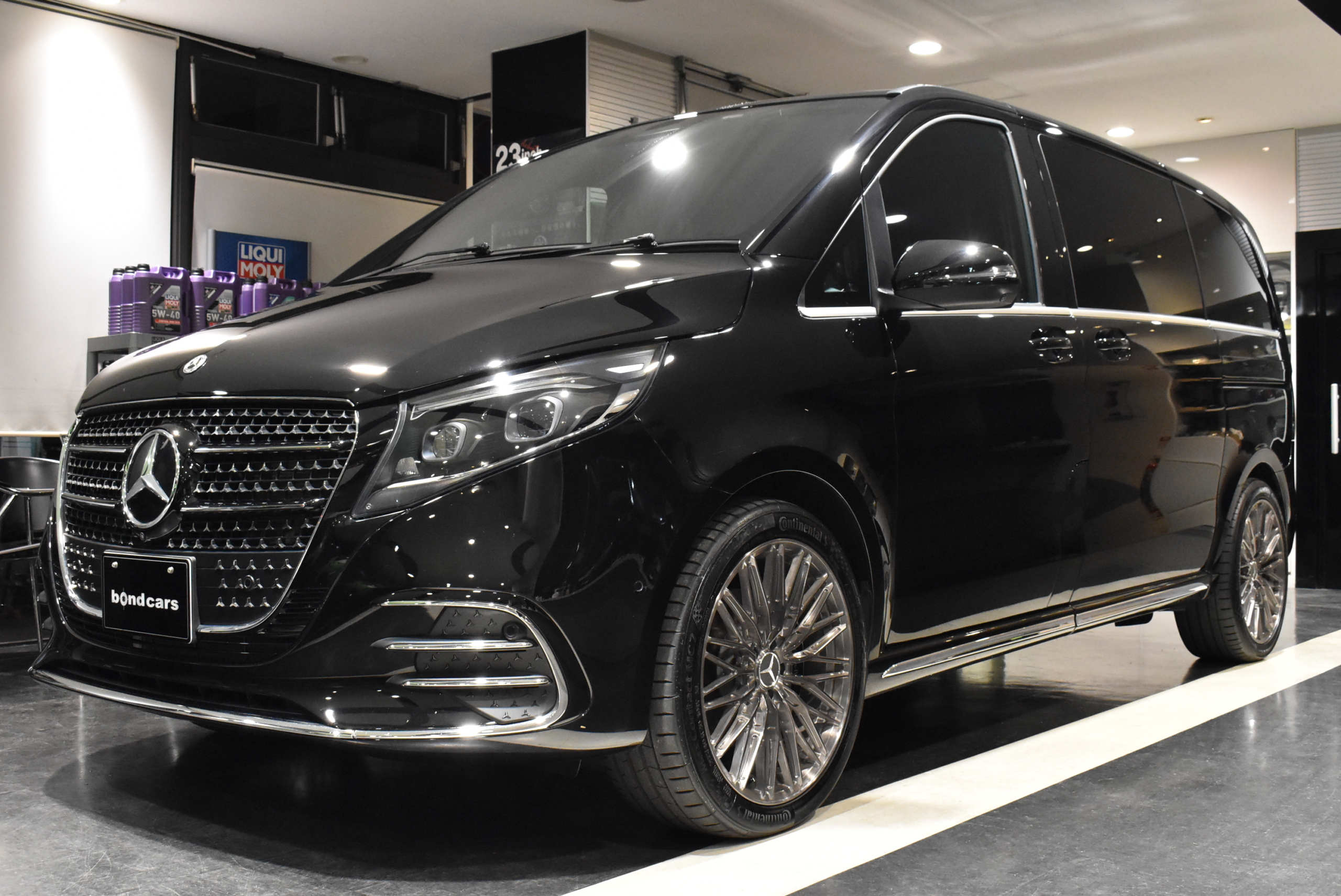 V220dショートボディ　後期モデル　オブシディアンブラック　右ハンドル　AKFORGED20インチ　低ダストパッド　レーダー＆ドライブレコーダー　ウインドウフィルム