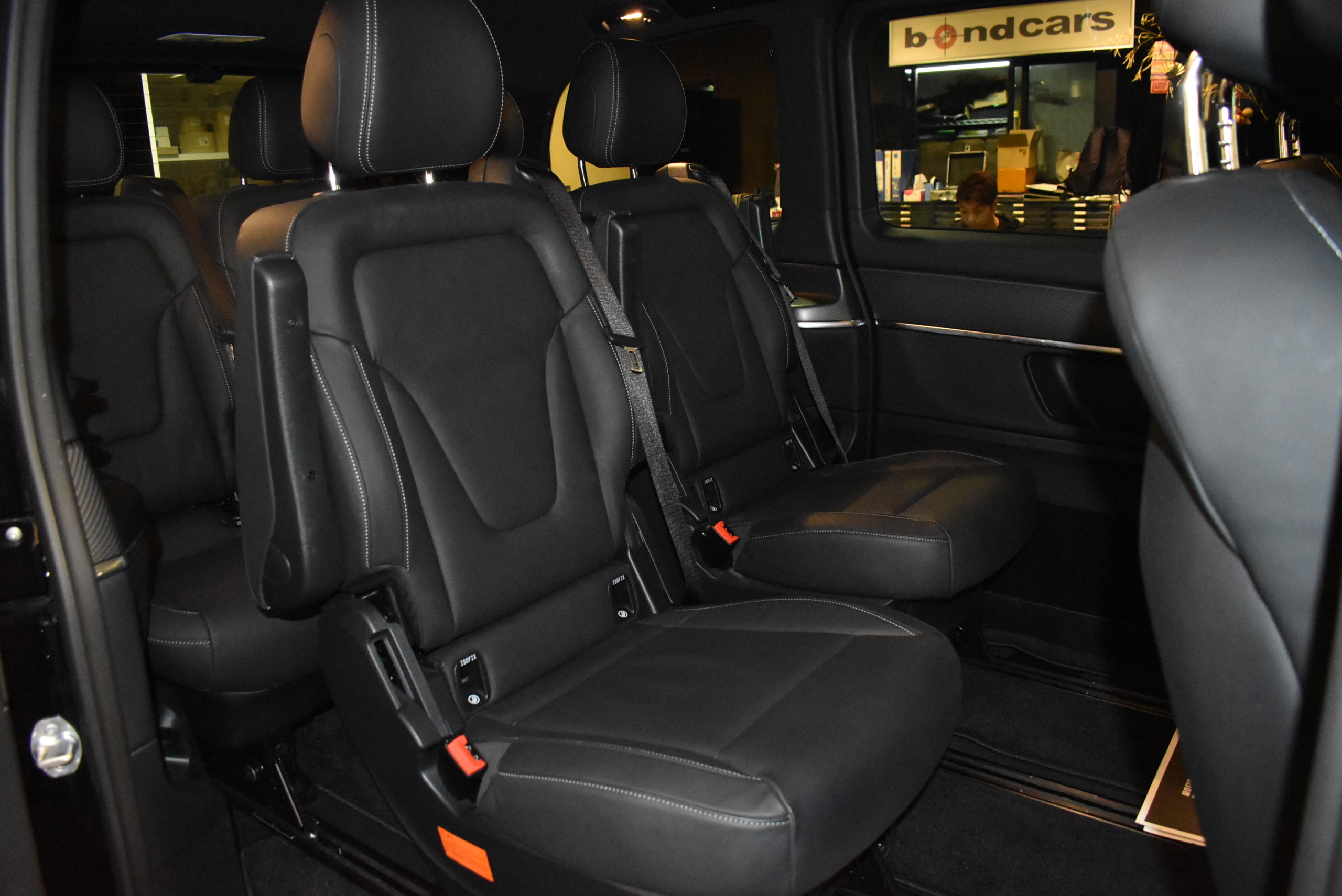 V220dショートボディ　後期モデル　オブシディアンブラック　右ハンドル　AKFORGED20インチ　低ダストパッド　レーダー＆ドライブレコーダー　ウインドウフィルム