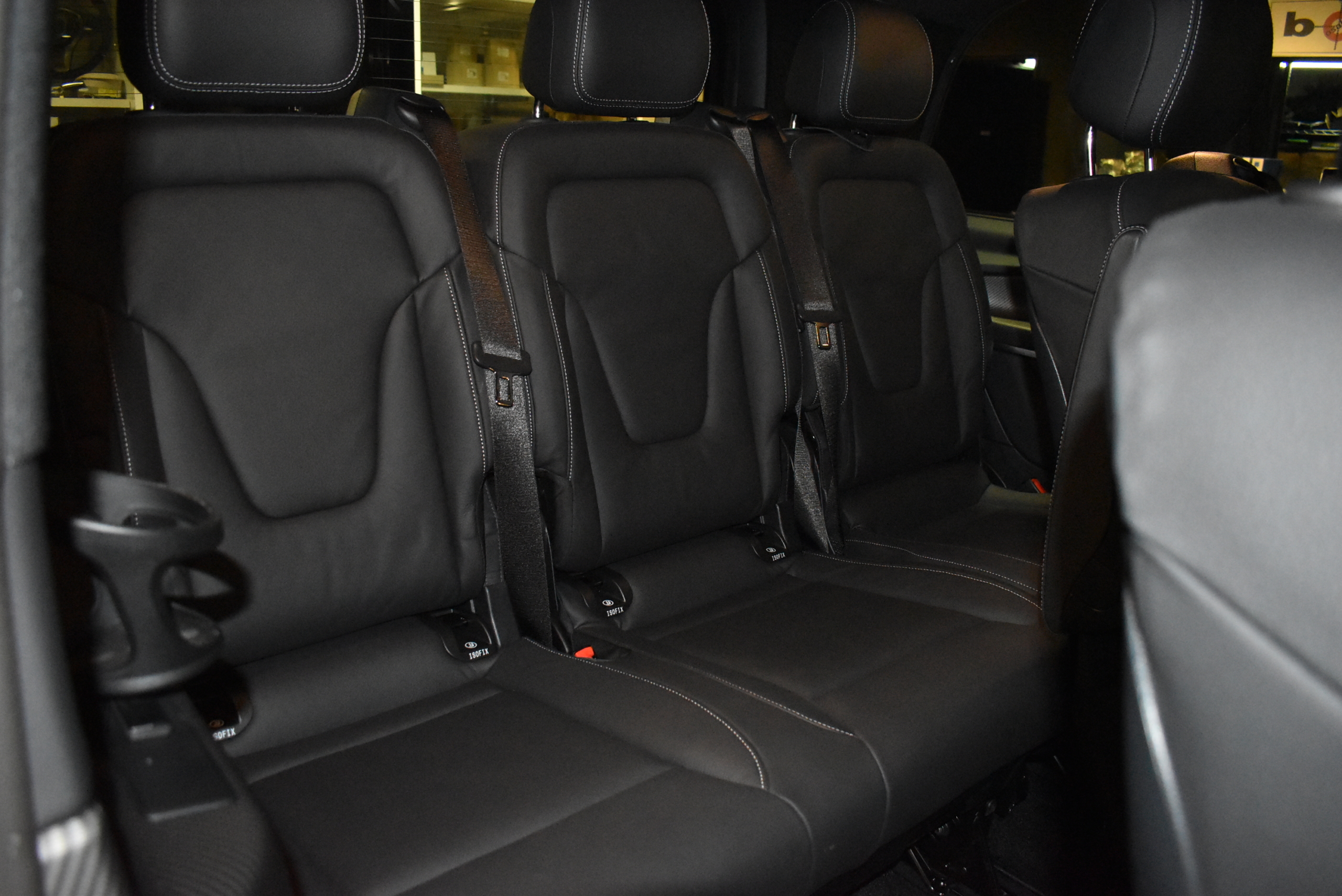 V220dショートボディ　後期モデル　オブシディアンブラック　右ハンドル　AKFORGED20インチ　低ダストパッド　レーダー＆ドライブレコーダー　ウインドウフィルム