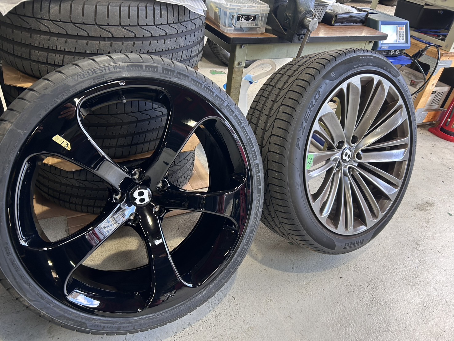 ベントレー　ベンテイガ　AKforged 24インチ　ホイール交換　カスタム