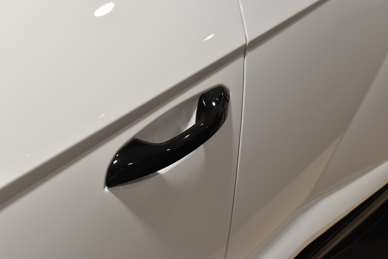 ランボルギーニ　ウルス　ベースグレード　左ハンドル　NEWPRICE車両　V8　bond大阪　ボンドカーズ　ボンドグループ