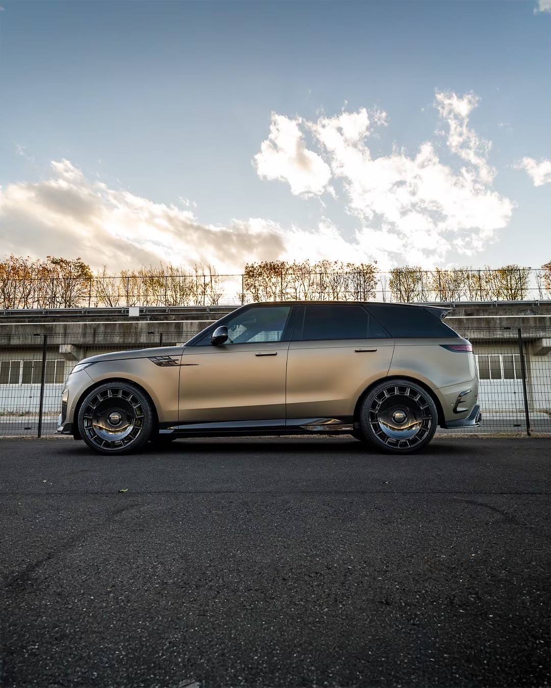 RANGE ROVER SPORT SV×MANSORY ボンド大阪