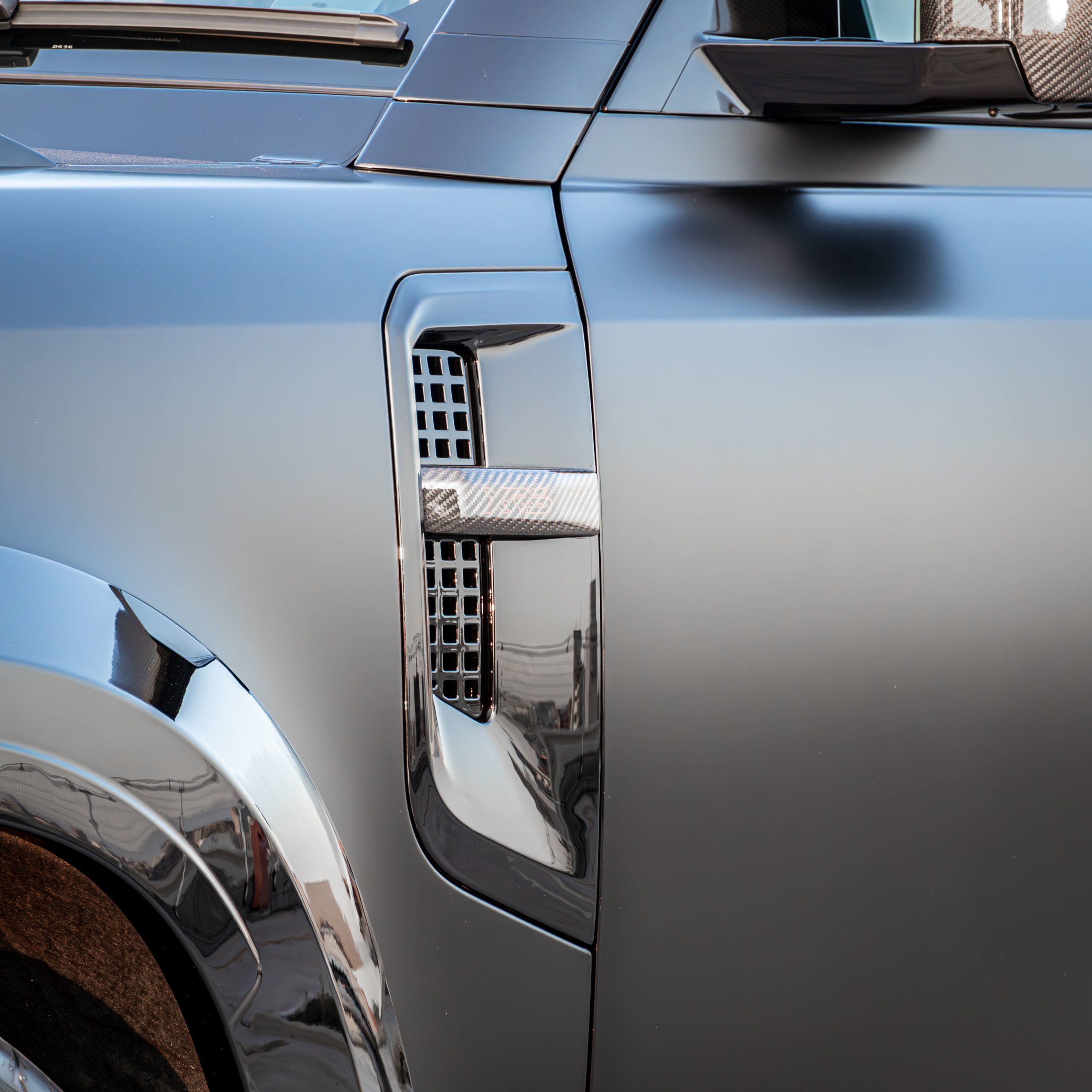 LAND ROVER DIFENDER110×URBAN AUTOMOTIVE XRS kit・INOZETEK PPF ボンド大阪