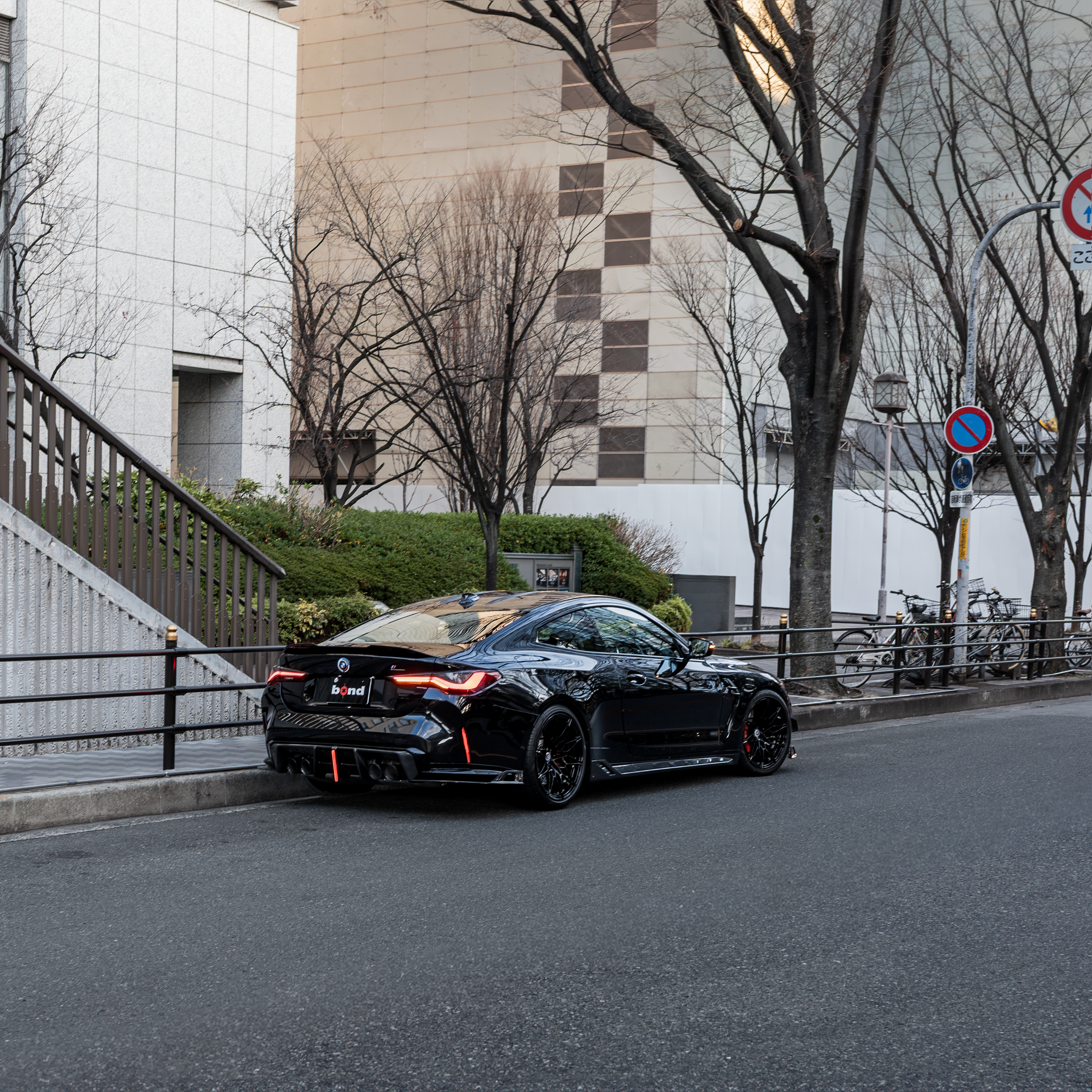 BMW　M4　Xdrive　AEデザイン　エアロ　カスタム　bondstyle　ボンドカーズ　ボンド大阪　ボンドグループ