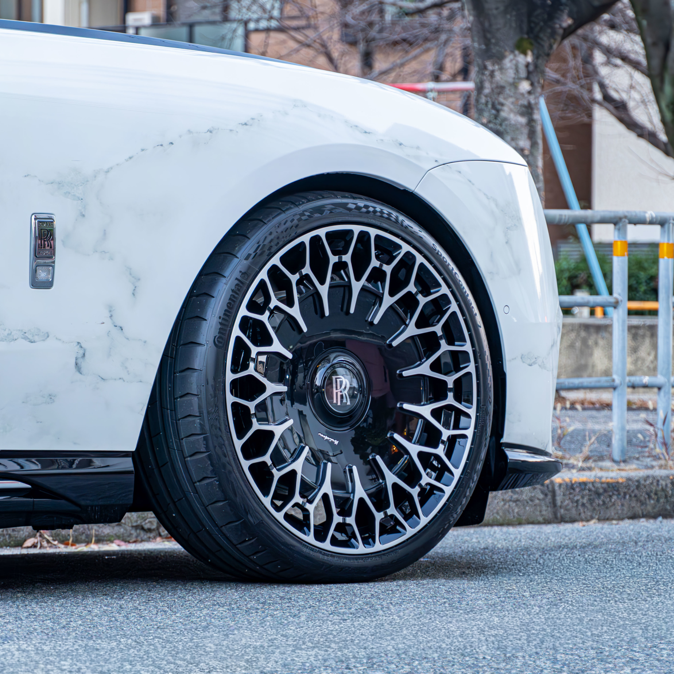 Rolls-Royce Spectre×Brixton Forged！！　ボンド大阪