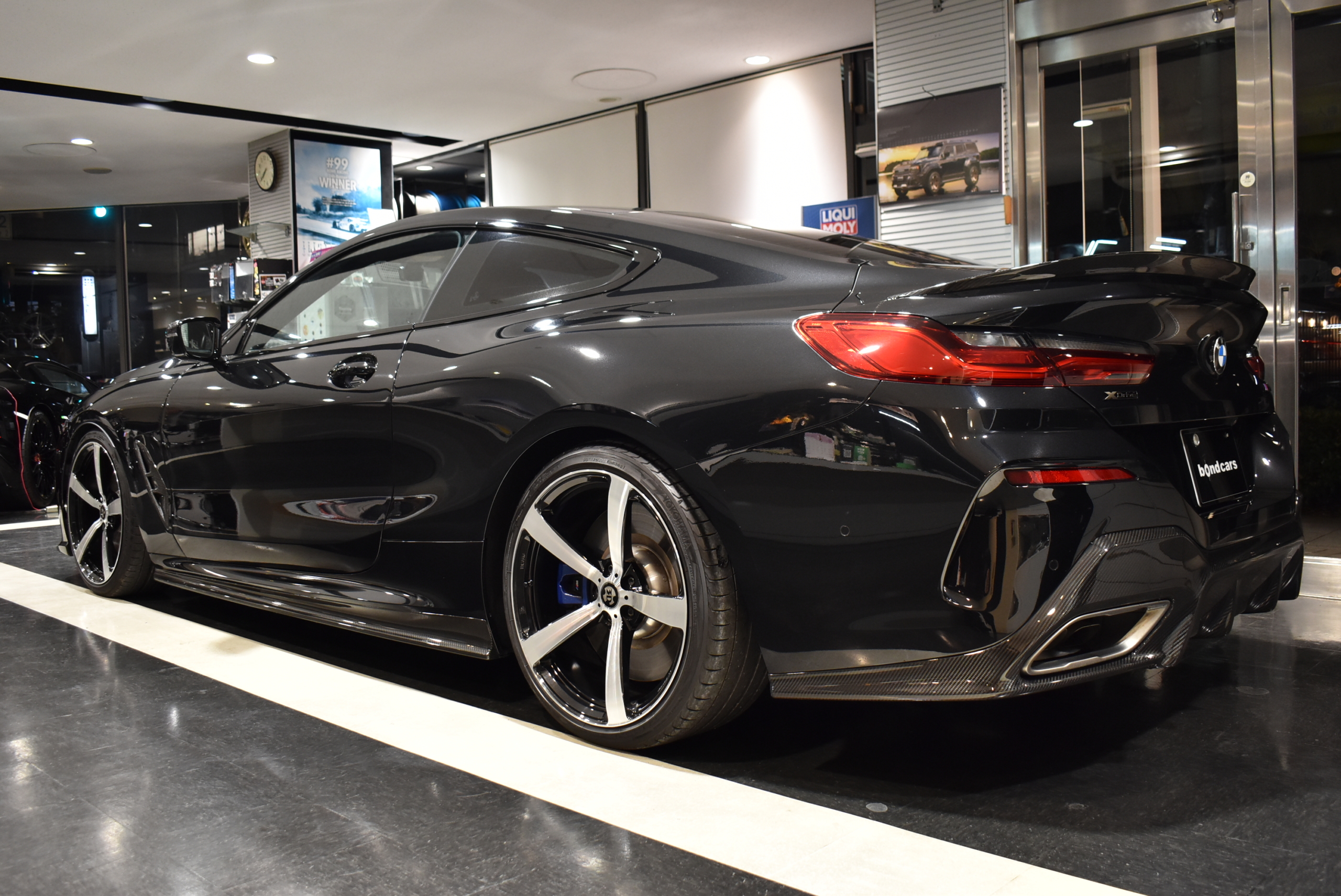 M850i XDrive CUPE　ブラックサファイア ３Ｄデザイン　Ｆ/Ｓ/Ｒ/ＲＷ　 ローダウンサス　 ３Dデザイン２０インチＡＷ　 赤黒レザーシート（ベンチレーション） カーボンラッピング（ルーフ・ミラー） クリスタルシフトノブ