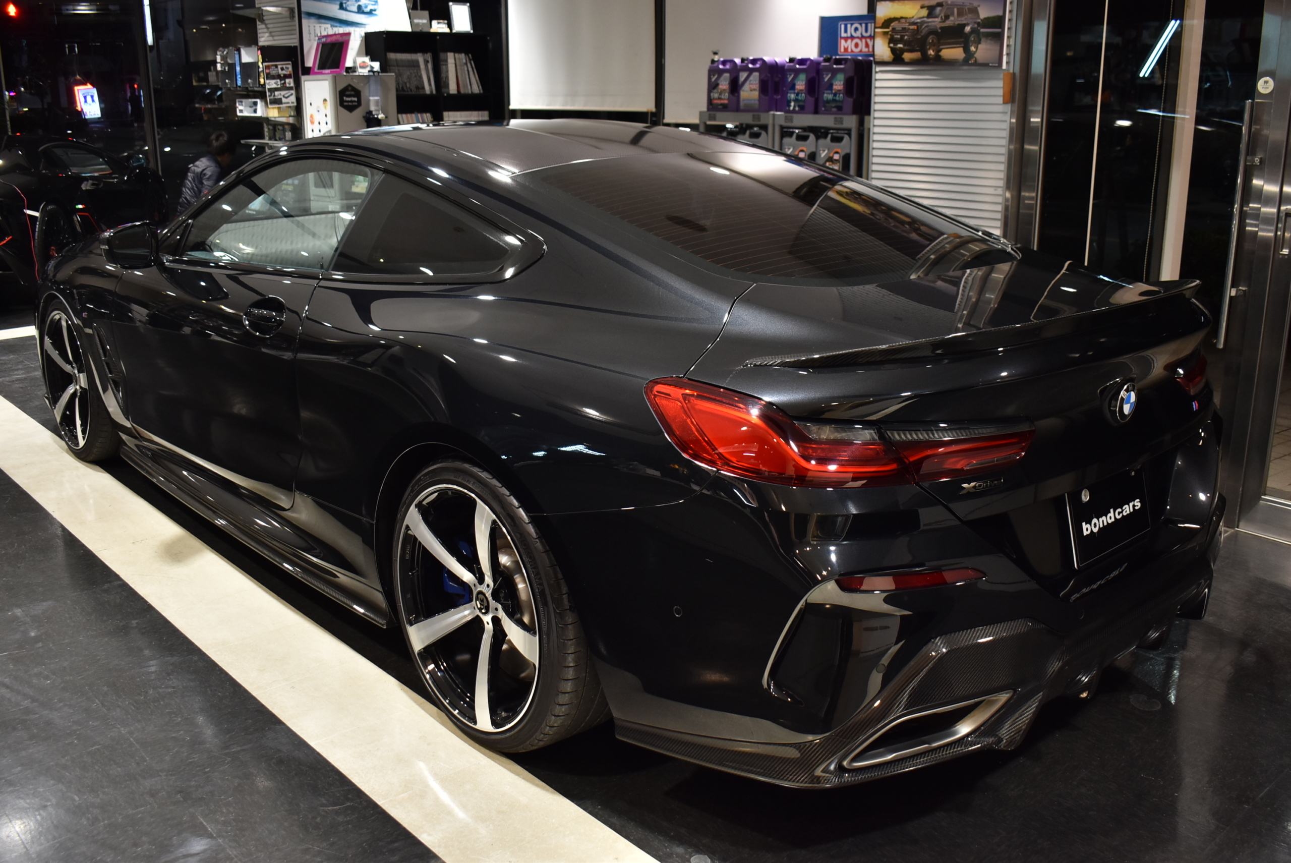 M850i XDrive CUPE　ブラックサファイア ３Ｄデザイン　Ｆ/Ｓ/Ｒ/ＲＷ　 ローダウンサス　 ３Dデザイン２０インチＡＷ　 赤黒レザーシート（ベンチレーション） カーボンラッピング（ルーフ・ミラー） クリスタルシフトノブ