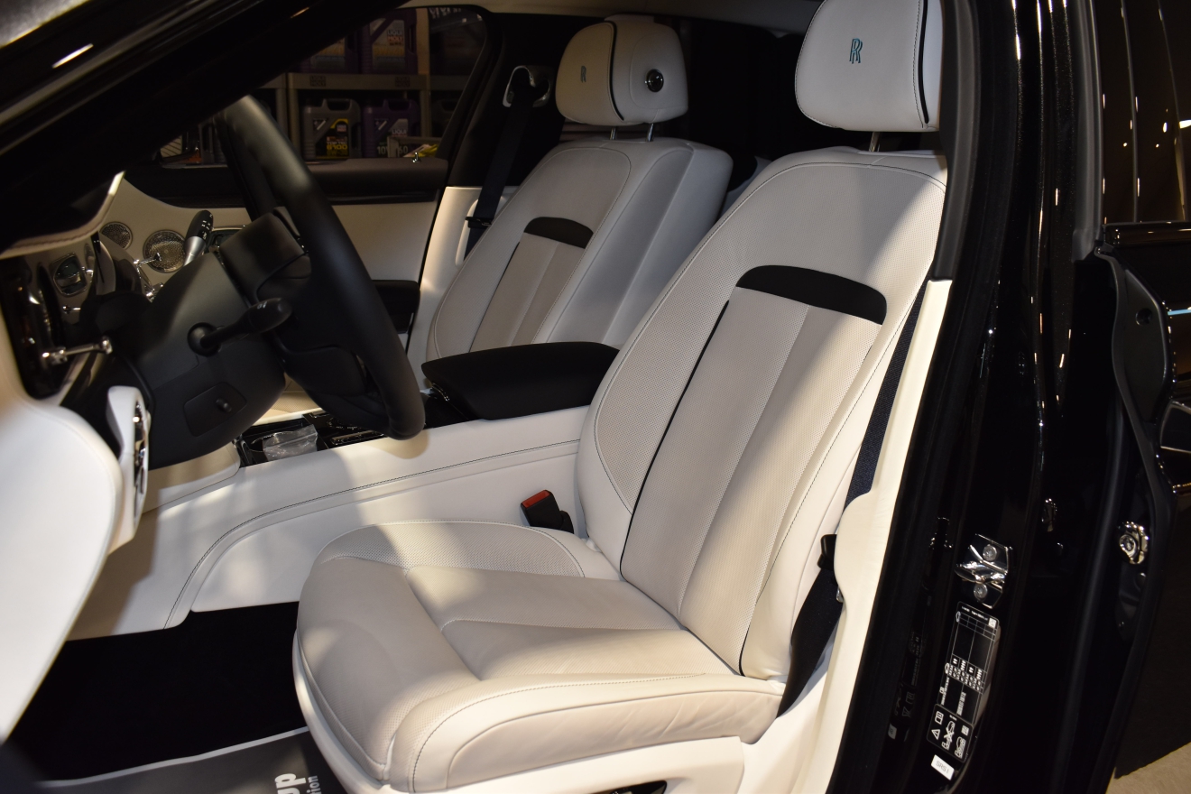 ロールスロイス　ゴースト　ブラックバッジ　BB　左ハンドル　スターヘッドライナー　ボンド大阪　NEWPRICE　ボンドカーズ　ボンドグループ