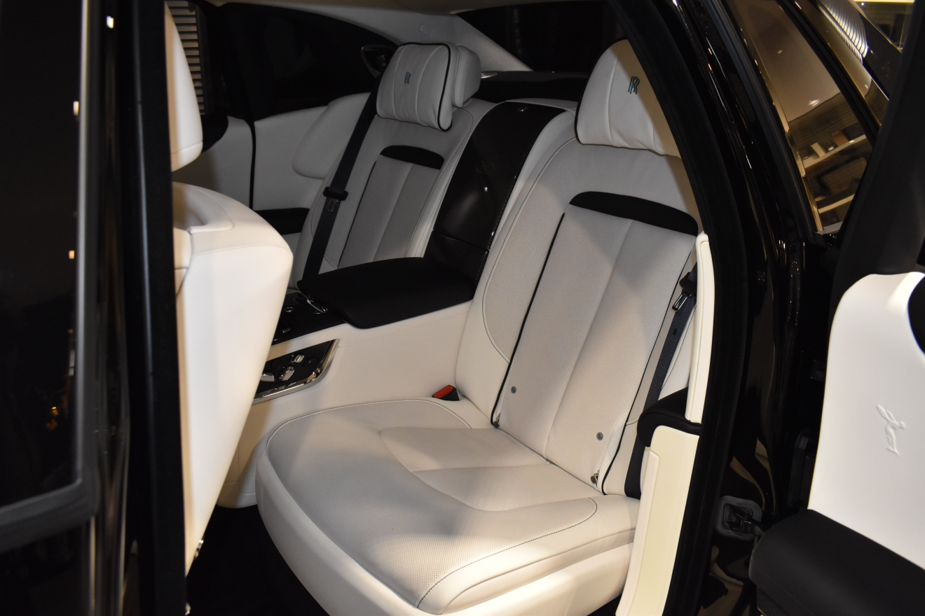 ロールスロイス　ゴースト　ブラックバッジ　BB　左ハンドル　スターヘッドライナー　ボンド大阪　NEWPRICE　ボンドカーズ　ボンドグループ