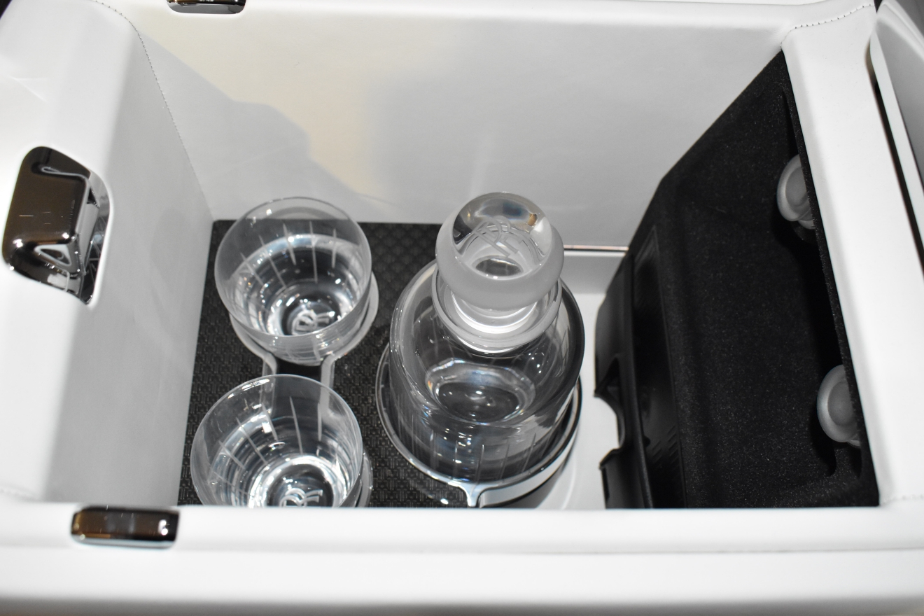 ロールスロイス　ゴースト　ブラックバッジ　BB　左ハンドル　スターヘッドライナー　ボンド大阪　NEWPRICE　ボンドカーズ　ボンドグループ