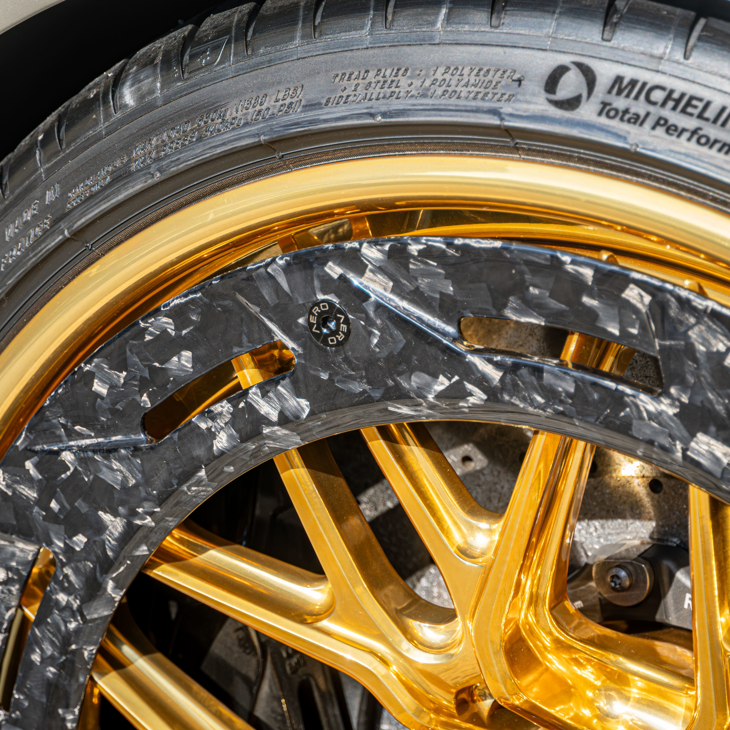 Lamborghini Aventardor SVJ Roadster×MV Forged wheels AR-220R　ボンド大阪