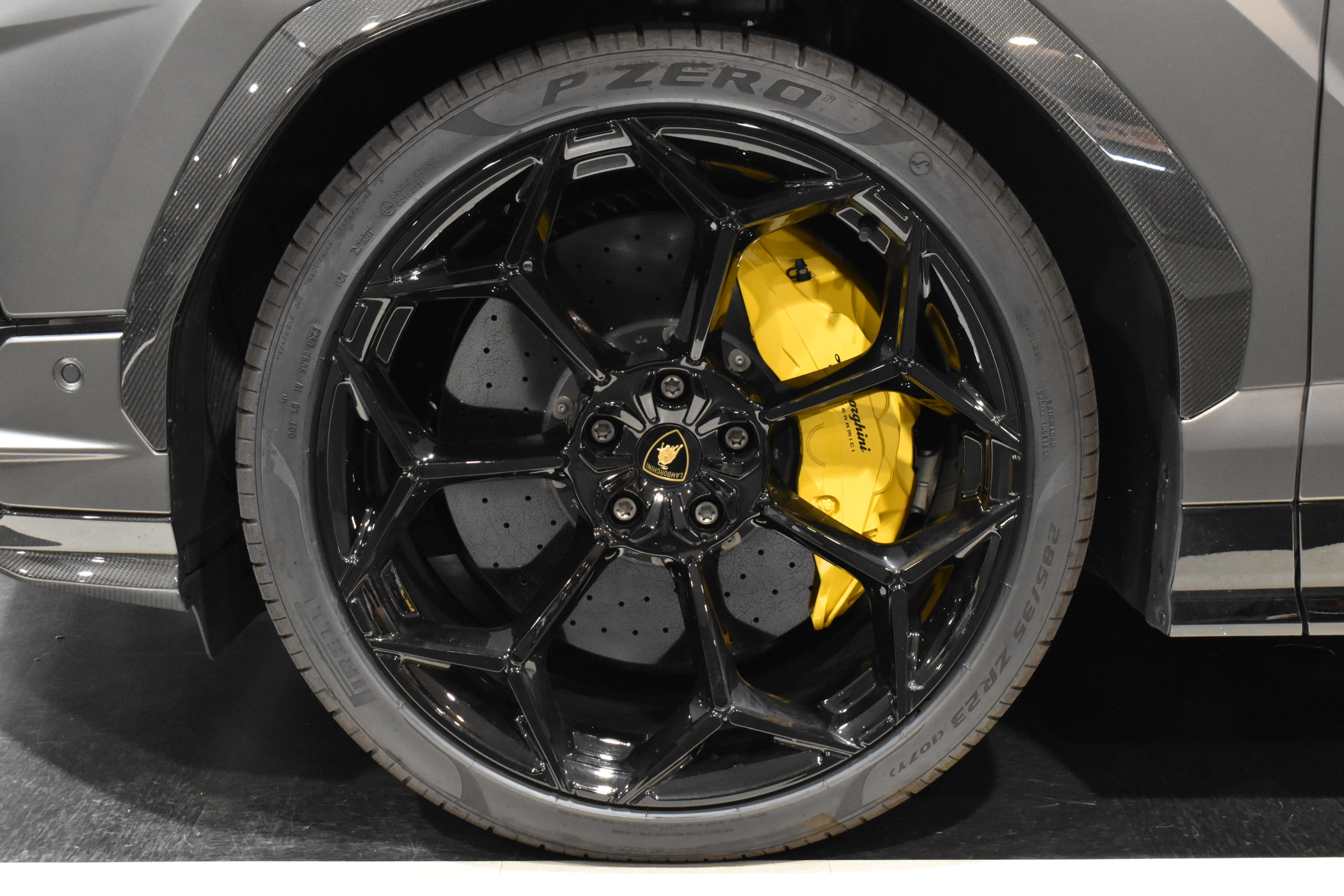 ウルス　ペルフォルマンテ　ステルスプロテクション　B&Oサウンドシステム パノラマルーフ シートベンチレーション ヘッドアップディスプレイ TVチューナー