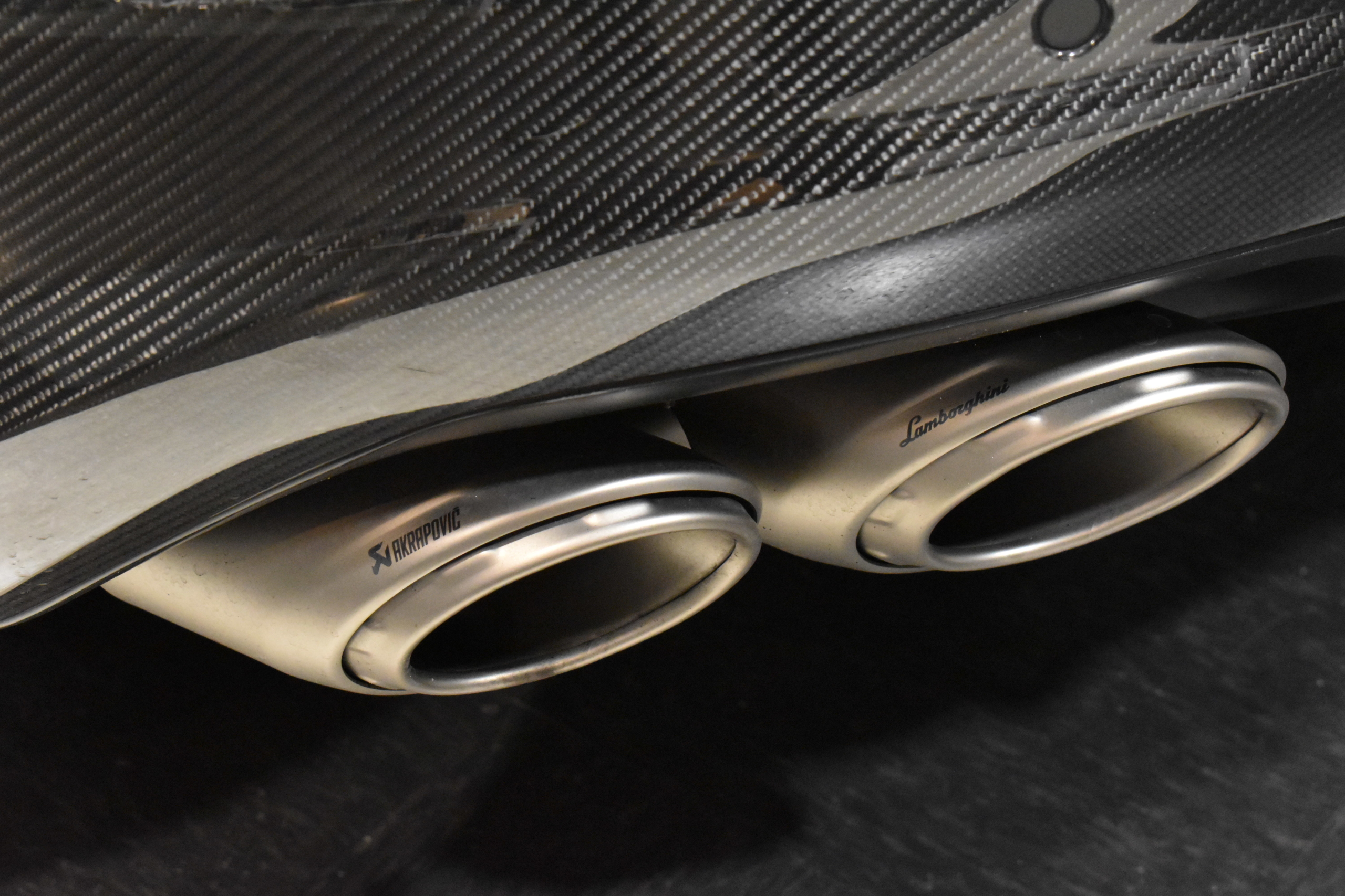 ウルス　ペルフォルマンテ　ステルスプロテクション　B&Oサウンドシステム パノラマルーフ シートベンチレーション ヘッドアップディスプレイ TVチューナー