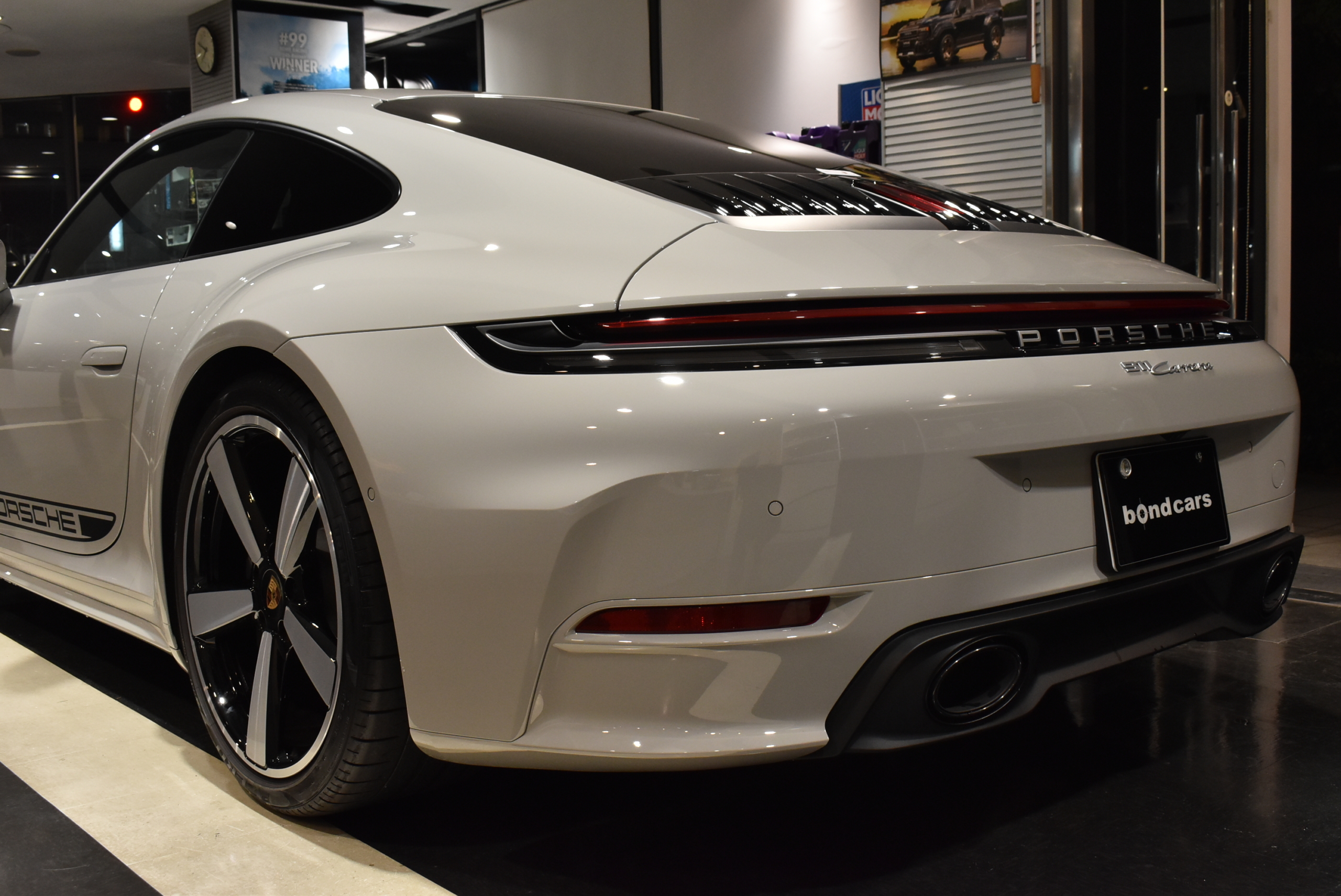 ORSCHE　992.2　カレラ　スポーツデザインパッケージ HDマトリクスヘッドライト スポーツエキゾースト ツートンレザーインテリア BOSEサウンドシステム シートベンチレーション スポーツクロノパッケージ