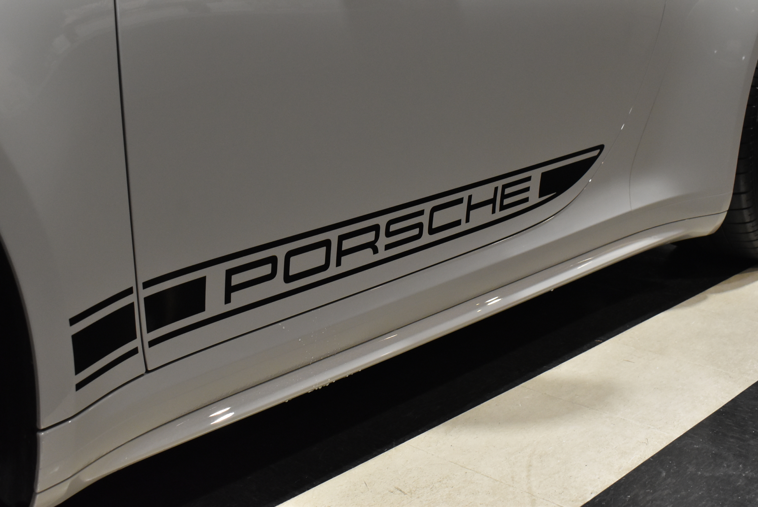 ORSCHE　992.2　カレラ　スポーツデザインパッケージ HDマトリクスヘッドライト スポーツエキゾースト ツートンレザーインテリア BOSEサウンドシステム シートベンチレーション スポーツクロノパッケージ