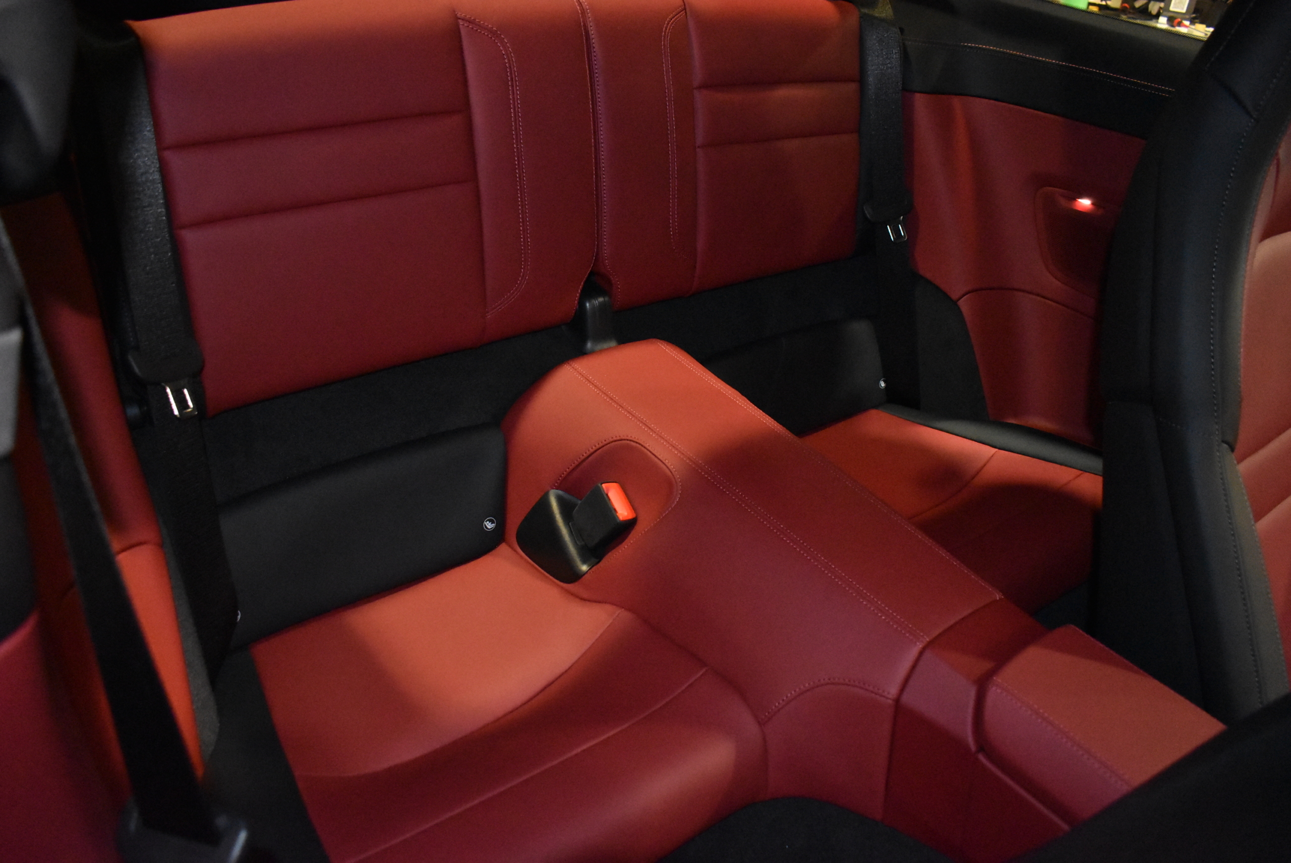 ORSCHE　992.2　カレラ　スポーツデザインパッケージ HDマトリクスヘッドライト スポーツエキゾースト ツートンレザーインテリア BOSEサウンドシステム シートベンチレーション スポーツクロノパッケージ