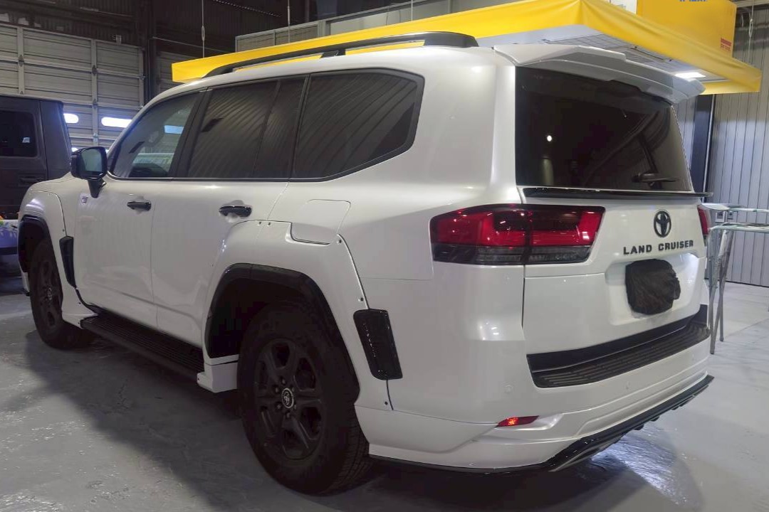 ランドクルーザー300　Liberty Walk リバティーウォーク カスタム